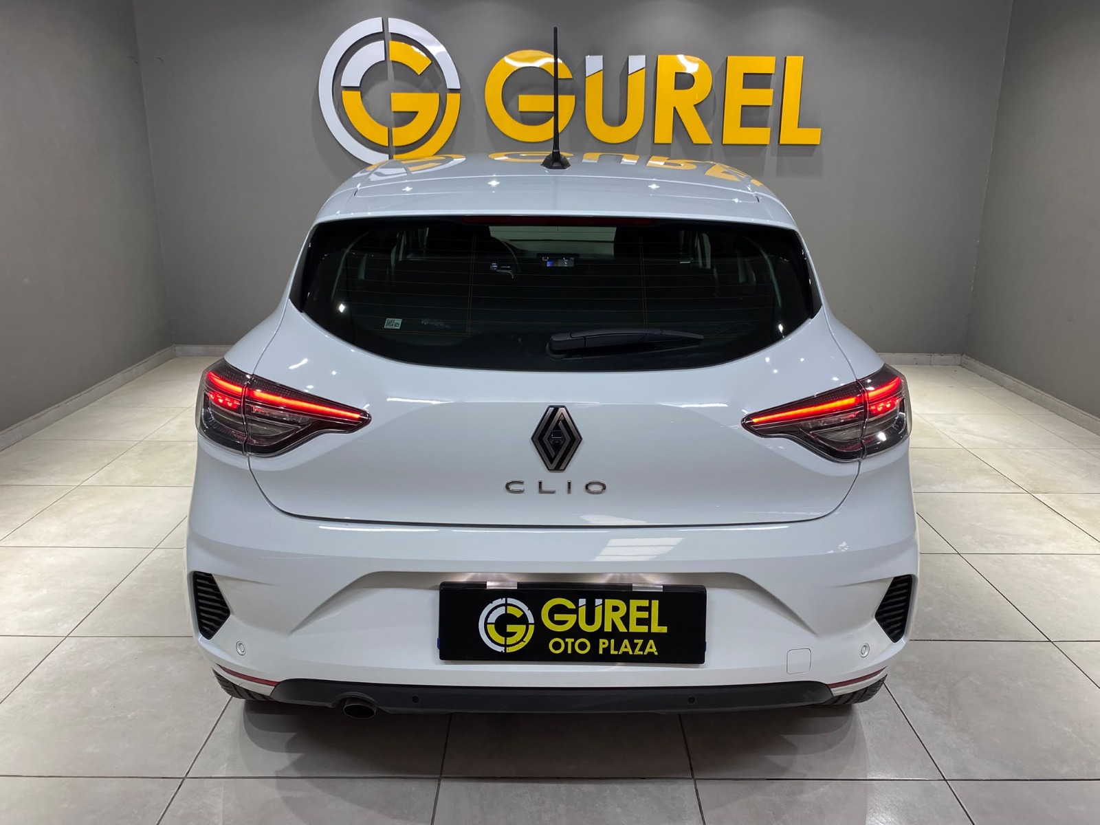 2026 Benzin Otomatik Renault Clio Beyaz Gürel Tasarım Aksesuar Otomotiv San. Tic. Ltd. Şti.