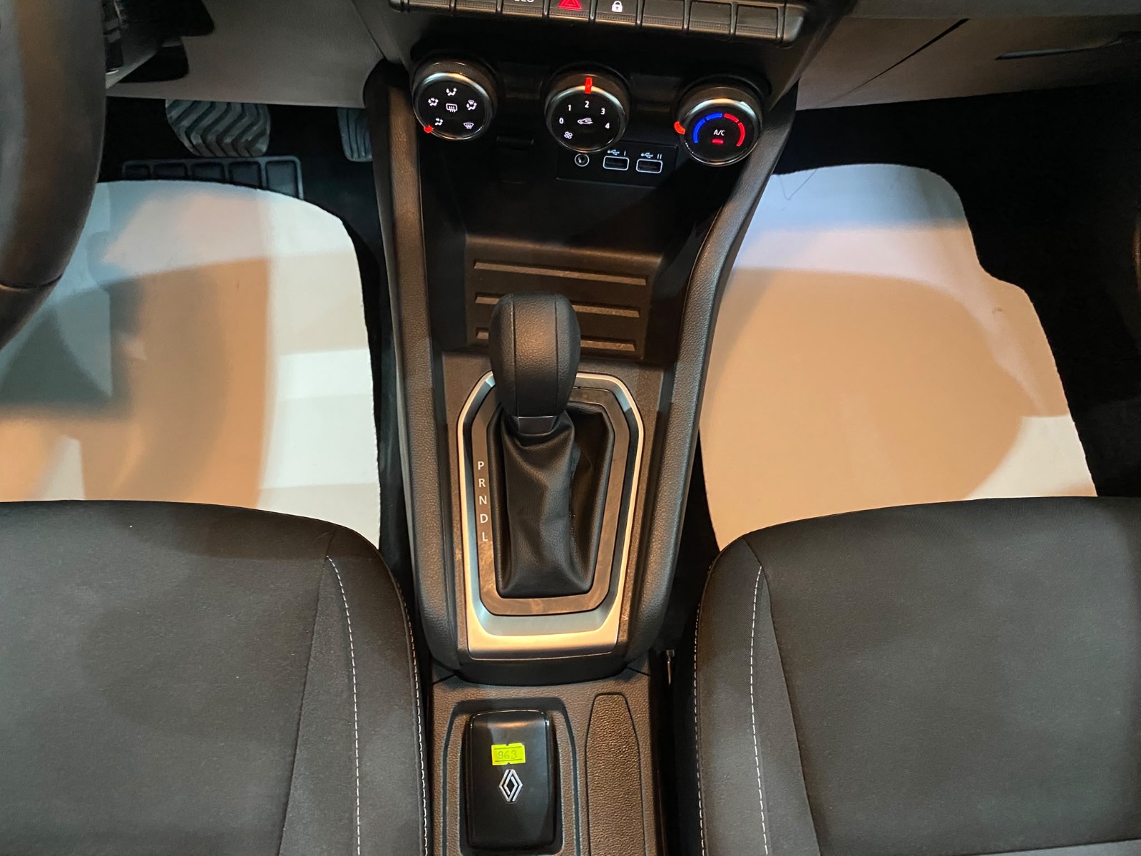 2026 Benzin Otomatik Renault Clio Beyaz Gürel Tasarım Aksesuar Otomotiv San. Tic. Ltd. Şti.