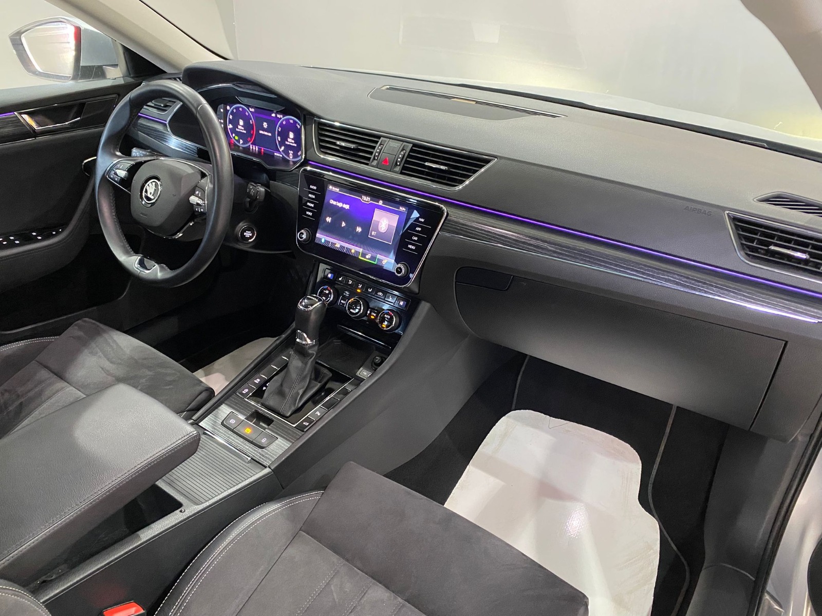 2022 Benzin Otomatik Skoda Superb Gri Gürel Tasarım Aksesuar Otomotiv San. Tic. Ltd. Şti.