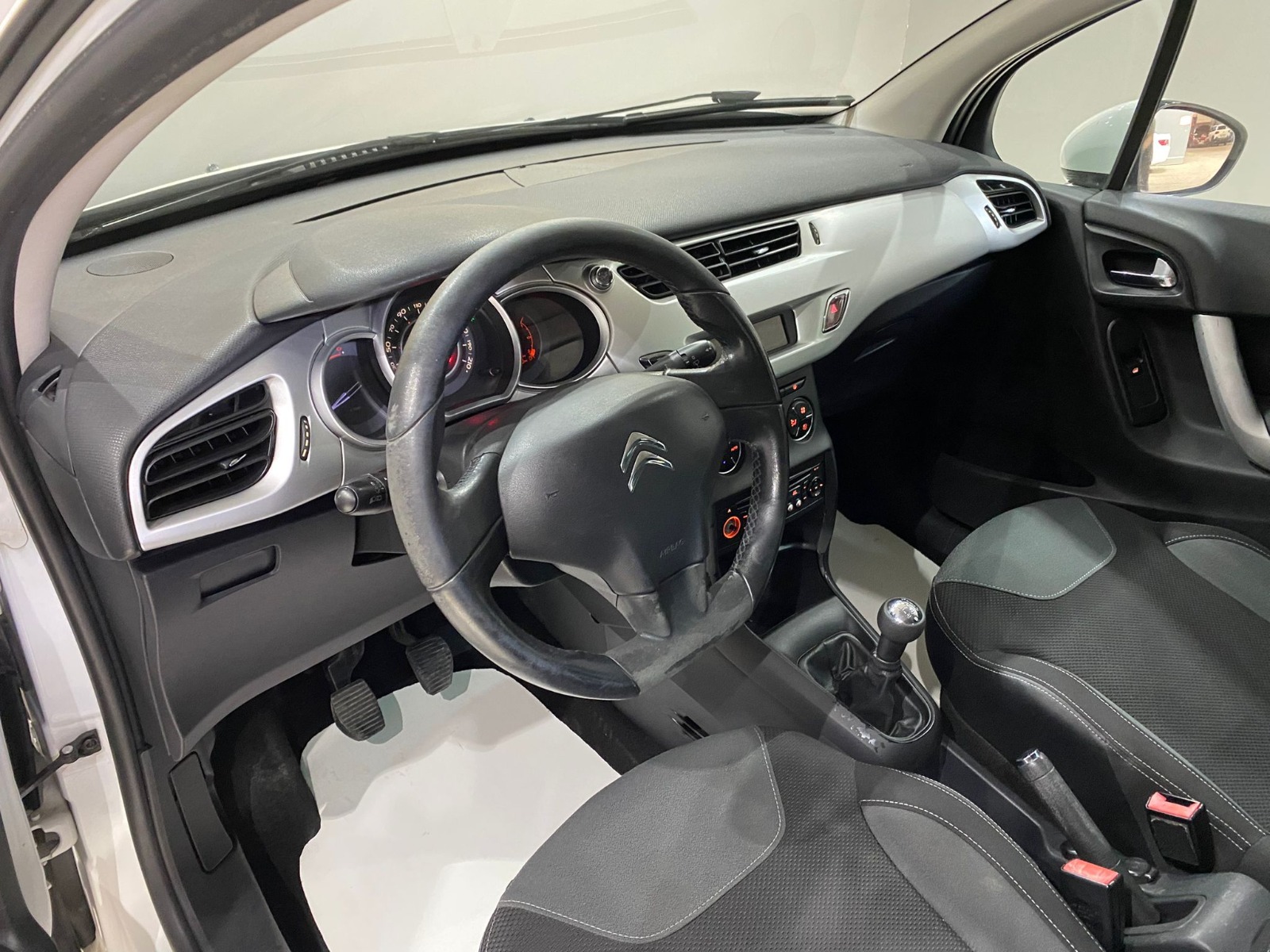 2011 Dizel Manuel Citroen C3 Beyaz Gürel Tasarım Aksesuar Otomotiv San. Tic. Ltd. Şti.