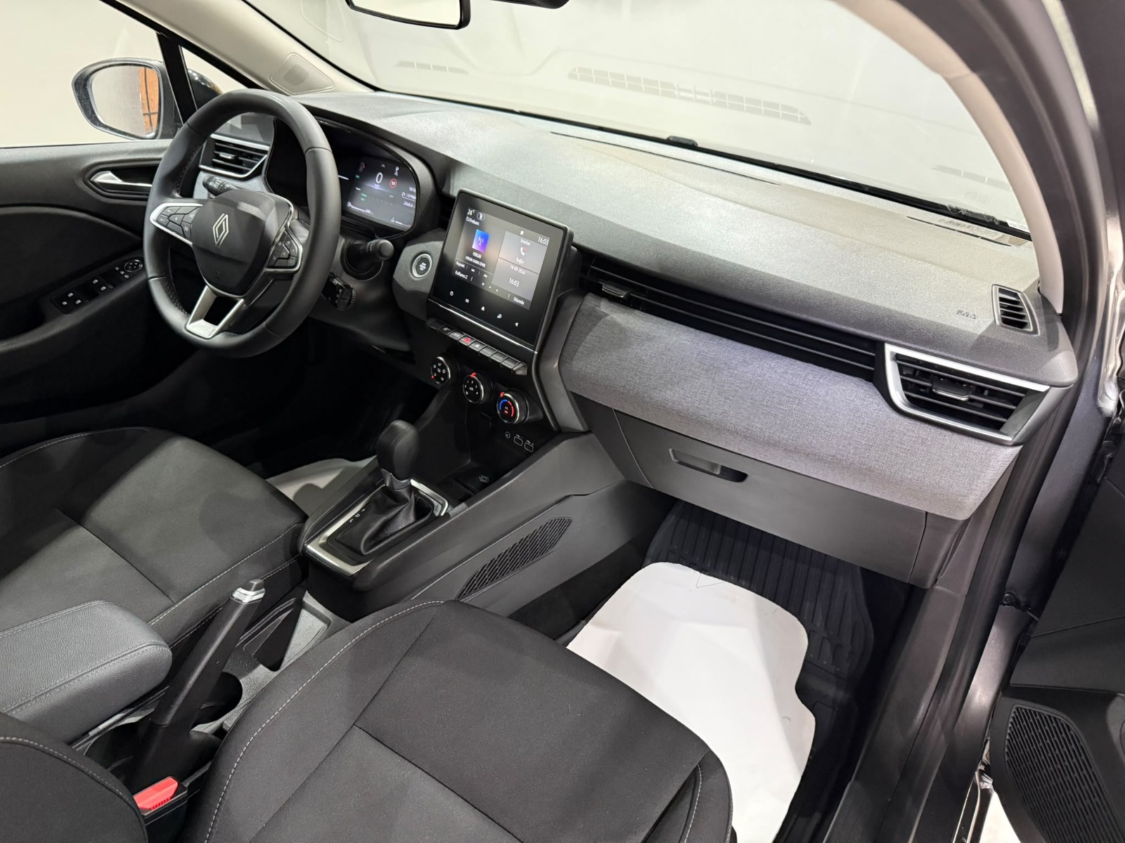 2025 Benzin Otomatik Renault Clio Gri Gürel Tasarım Aksesuar Otomotiv San. Tic. Ltd. Şti.