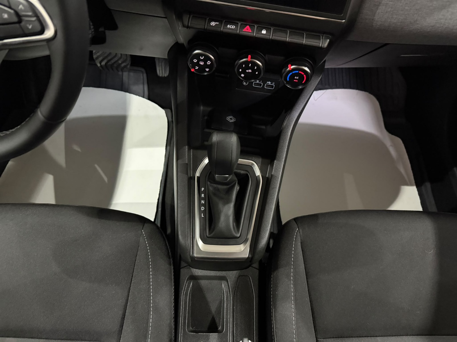 2025 Benzin Otomatik Renault Clio Gri Gürel Tasarım Aksesuar Otomotiv San. Tic. Ltd. Şti.