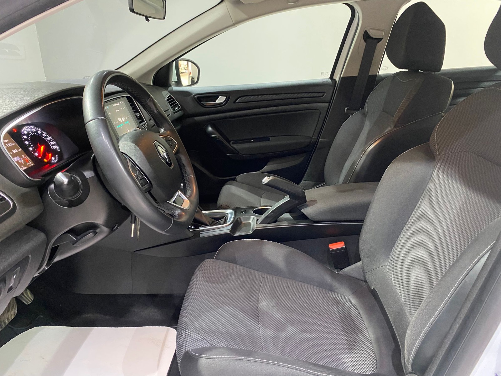2022 Benzin Otomatik Renault Megane Beyaz Gürel Tasarım Aksesuar Otomotiv San. Tic. Ltd. Şti.