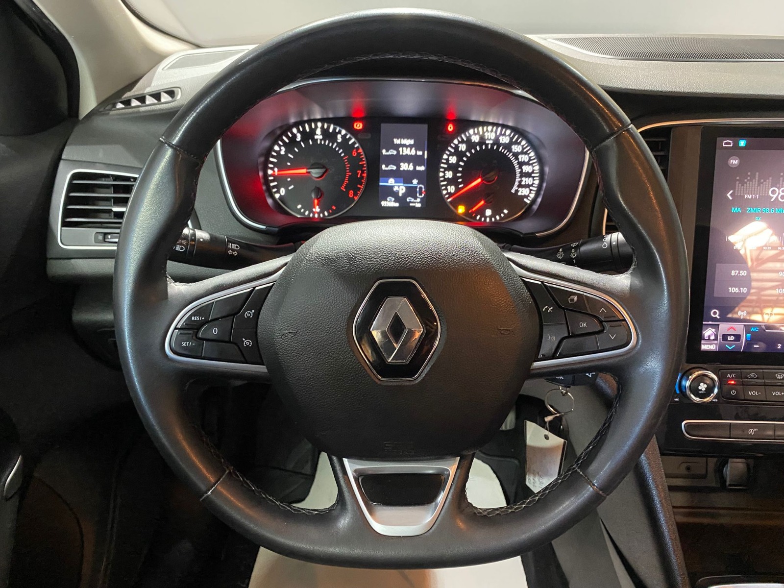 2022 Benzin Otomatik Renault Megane Beyaz Gürel Tasarım Aksesuar Otomotiv San. Tic. Ltd. Şti.