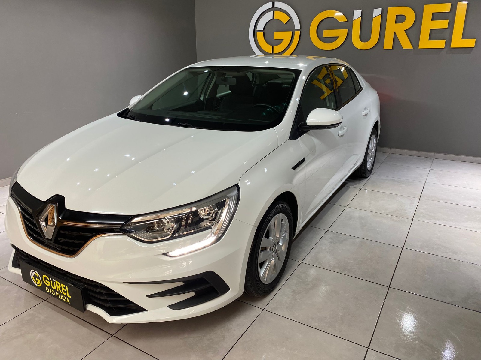 2022 Benzin Otomatik Renault Megane Beyaz Gürel Tasarım Aksesuar Otomotiv San. Tic. Ltd. Şti.
