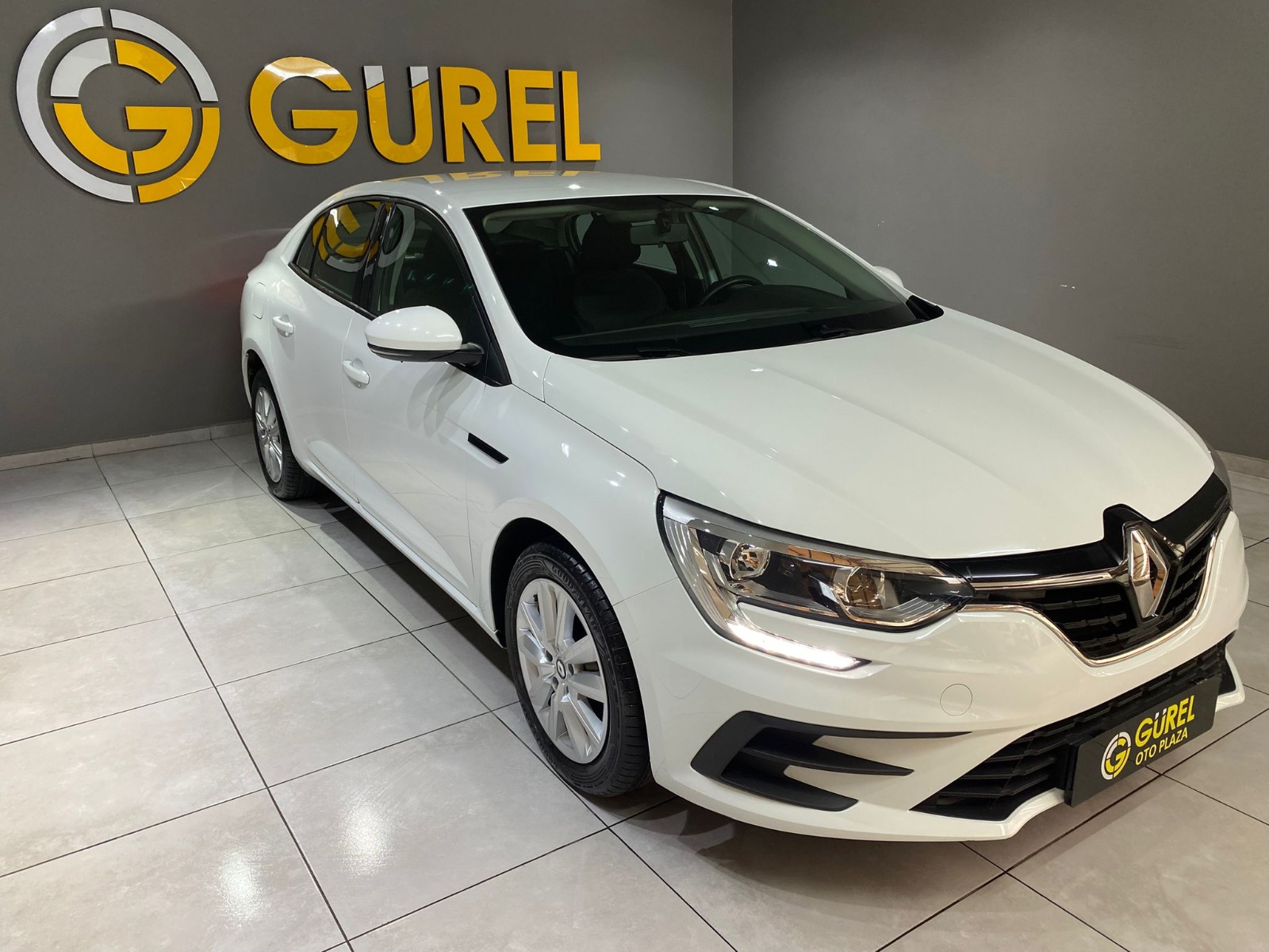 2022 Benzin Otomatik Renault Megane Beyaz Gürel Tasarım Aksesuar Otomotiv San. Tic. Ltd. Şti.