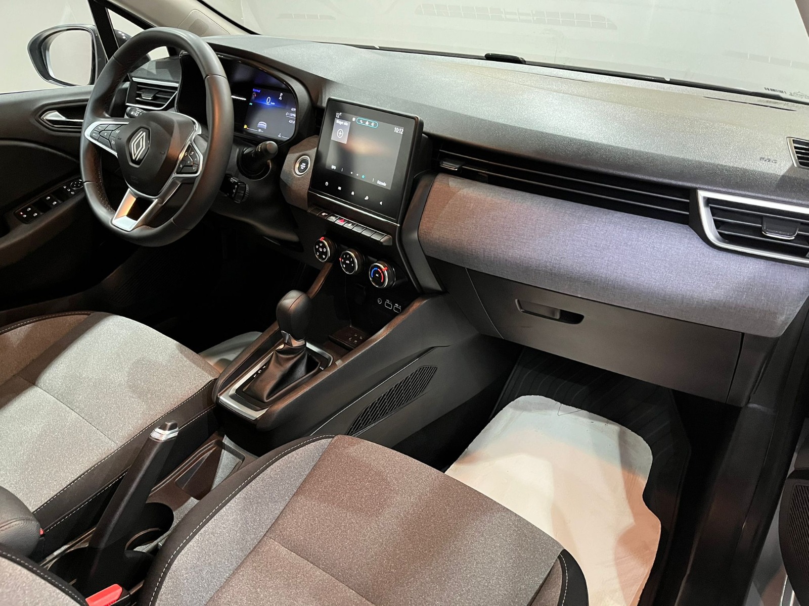 2023 Benzin Otomatik Renault Clio Gri Gürel Tasarım Aksesuar Otomotiv San. Tic. Ltd. Şti.