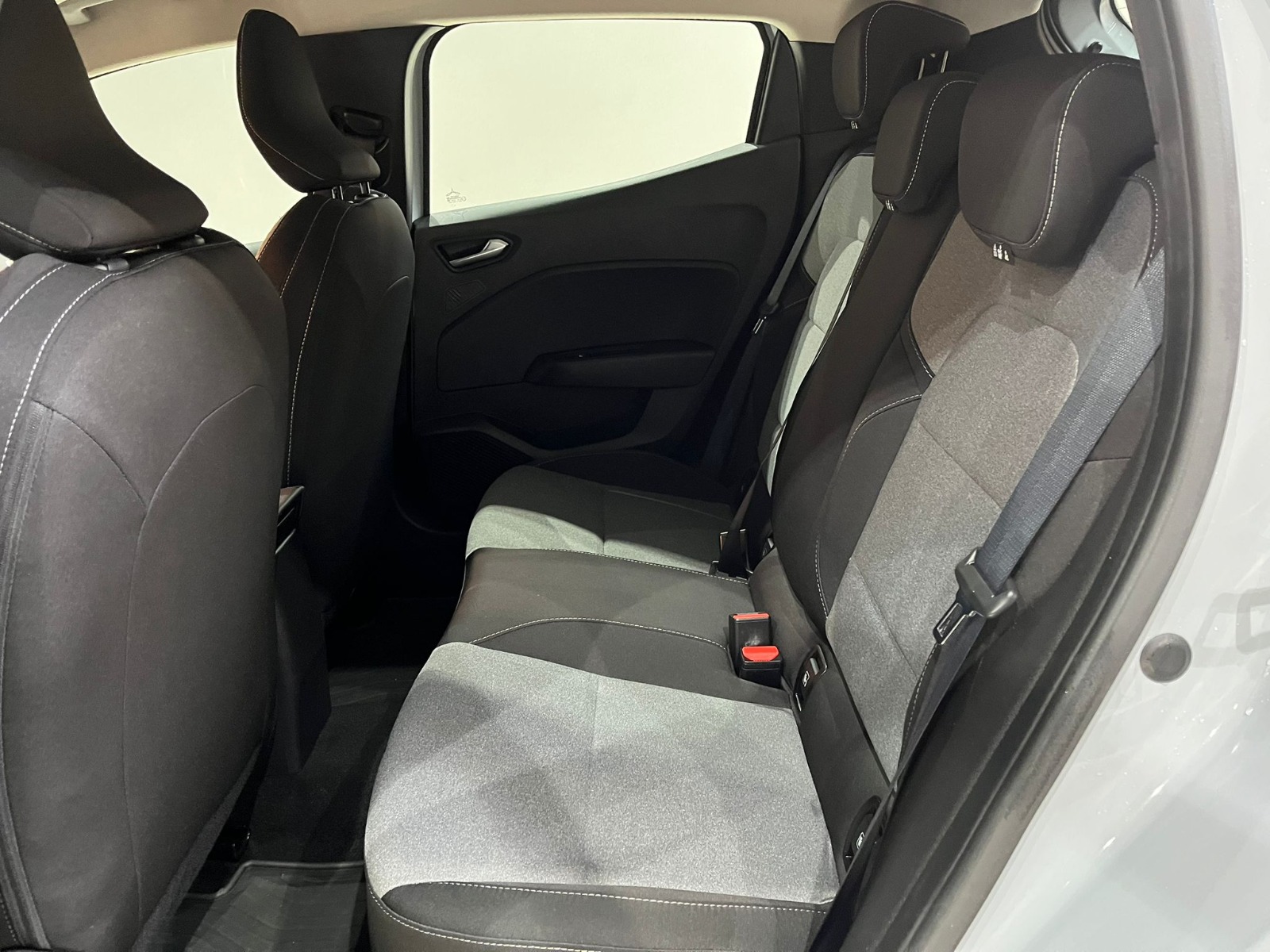 2023 Benzin Otomatik Renault Clio Gri Gürel Tasarım Aksesuar Otomotiv San. Tic. Ltd. Şti.