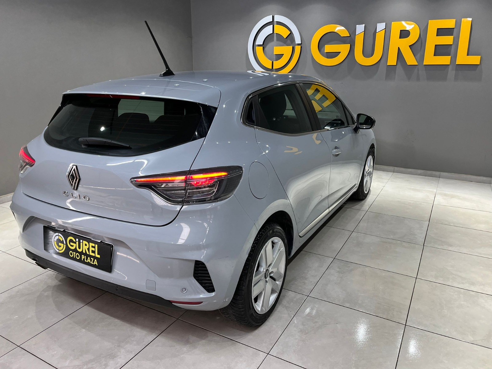 2023 Benzin Otomatik Renault Clio Gri Gürel Tasarım Aksesuar Otomotiv San. Tic. Ltd. Şti.