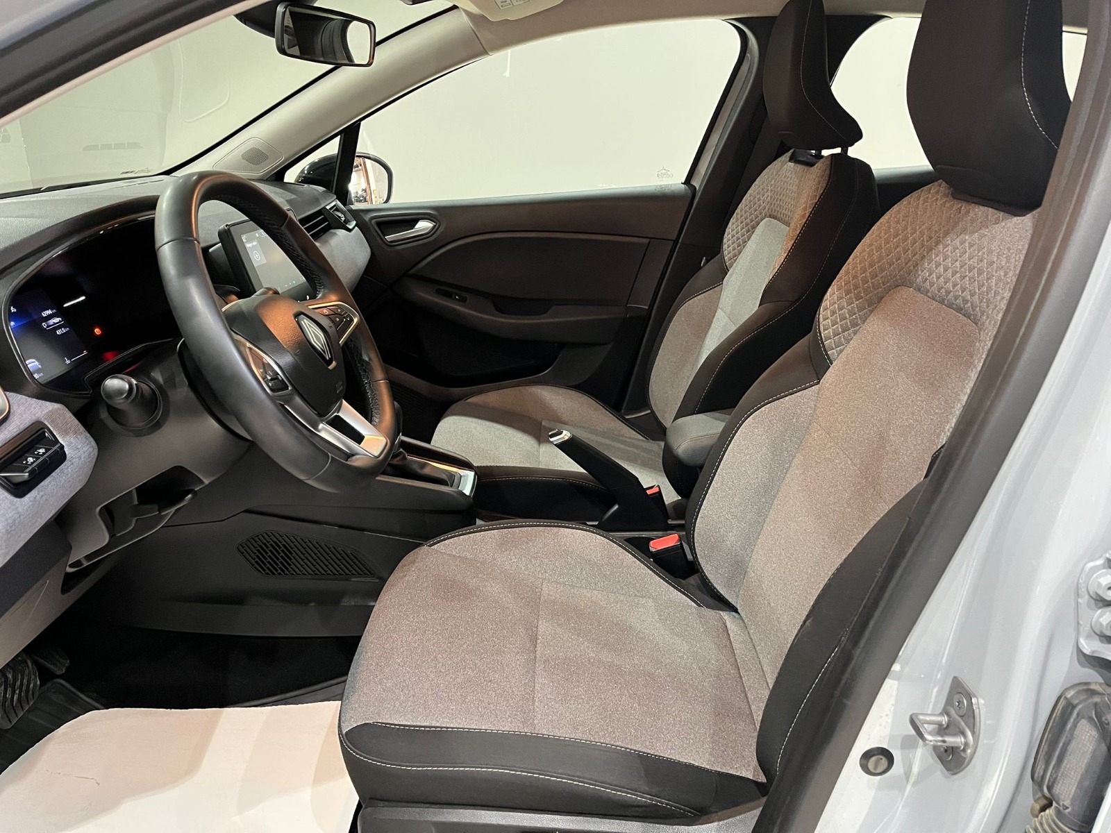 2023 Benzin Otomatik Renault Clio Gri Gürel Tasarım Aksesuar Otomotiv San. Tic. Ltd. Şti.