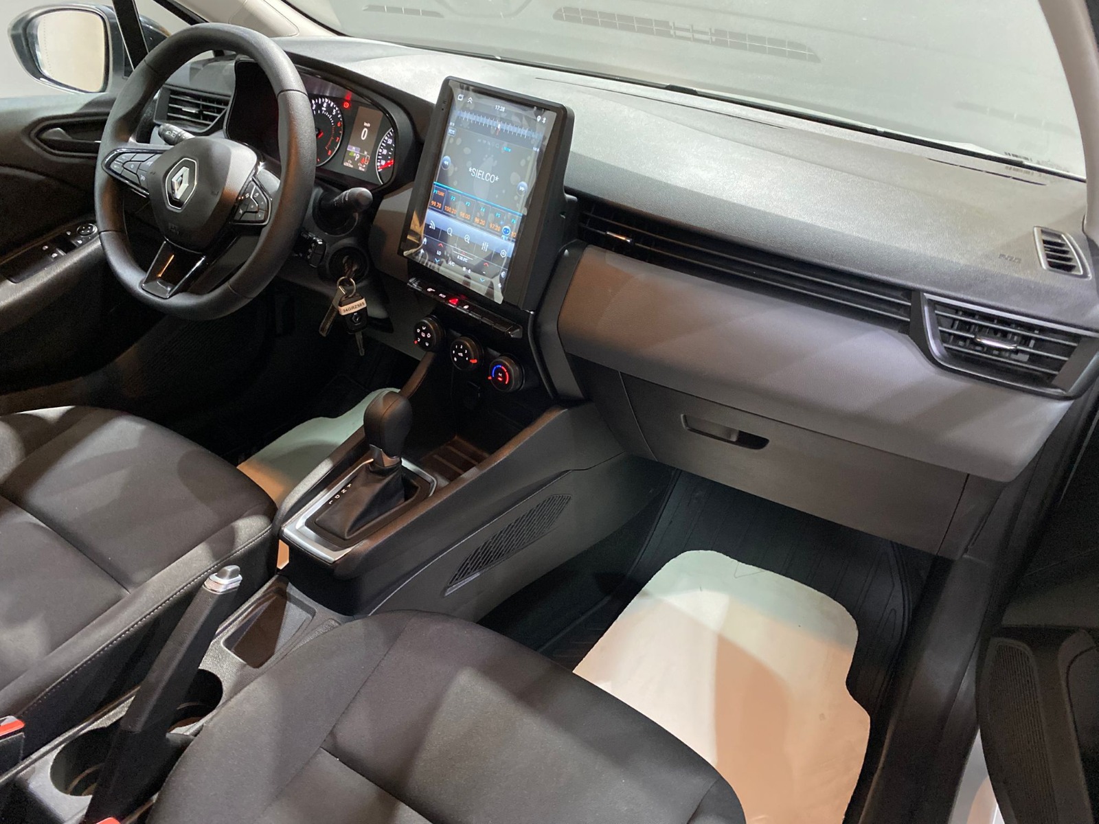 2023 Benzin Otomatik Renault Clio Beyaz Gürel Tasarım Aksesuar Otomotiv San. Tic. Ltd. Şti.