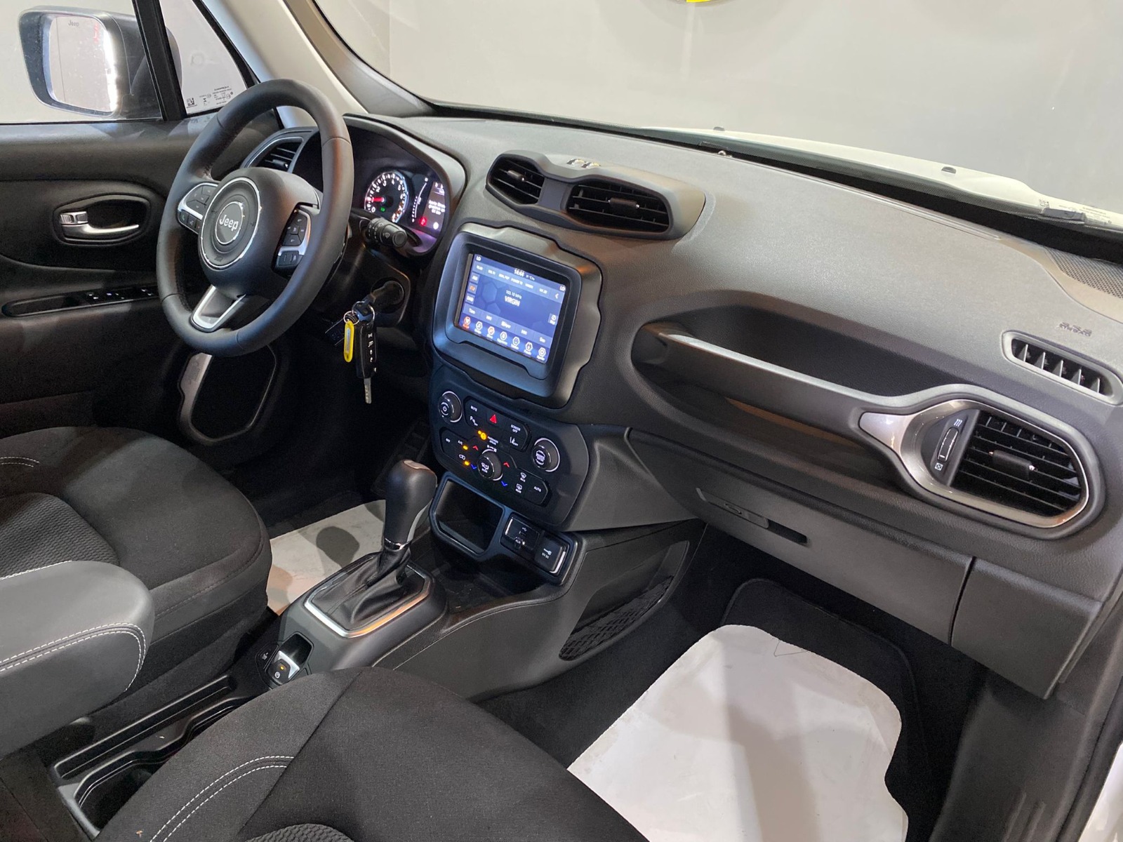 2023 MHEV Otomatik Jeep Renegade Beyaz Gürel Tasarım Aksesuar Otomotiv San. Tic. Ltd. Şti.