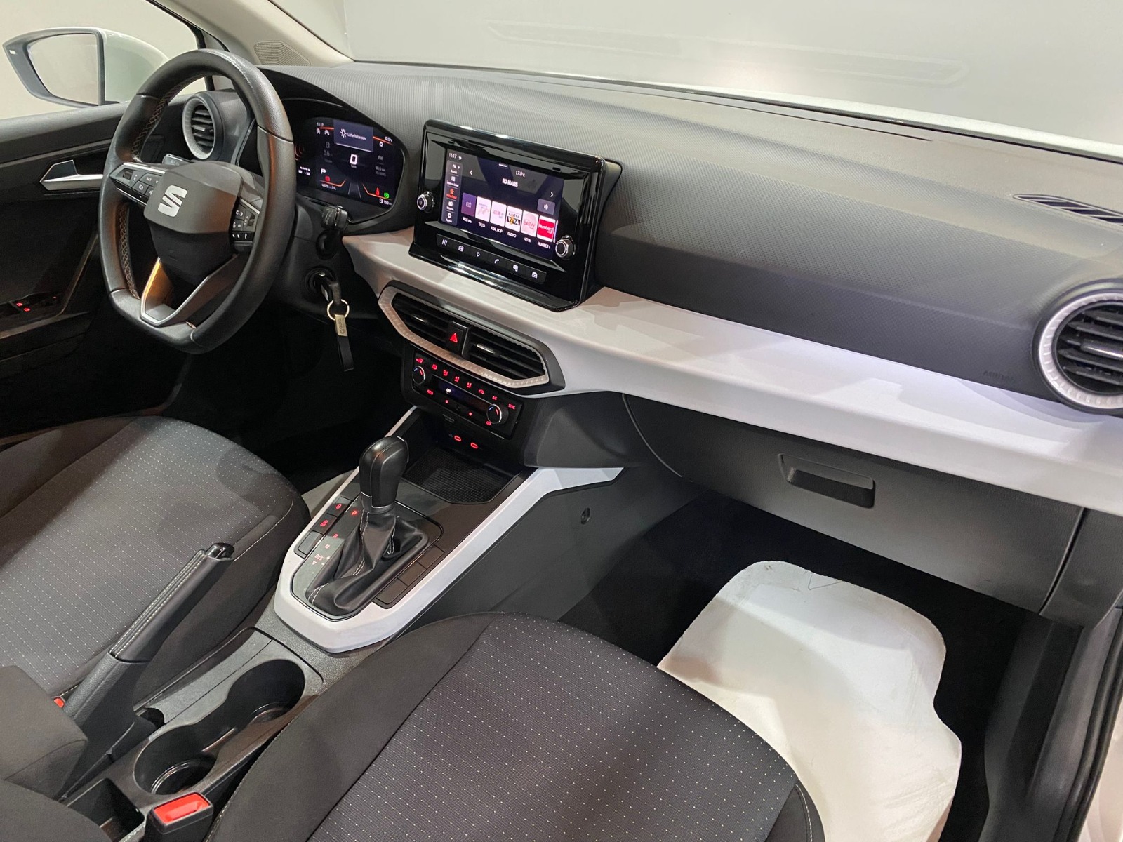 2024 Benzin Otomatik Seat Arona Beyaz Gürel Tasarım Aksesuar Otomotiv San. Tic. Ltd. Şti.