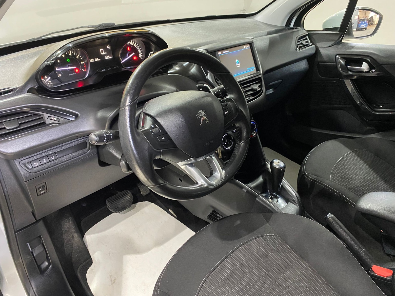 2017 Benzin Otomatik Peugeot 208 Beyaz Gürel Tasarım Aksesuar Otomotiv San. Tic. Ltd. Şti.