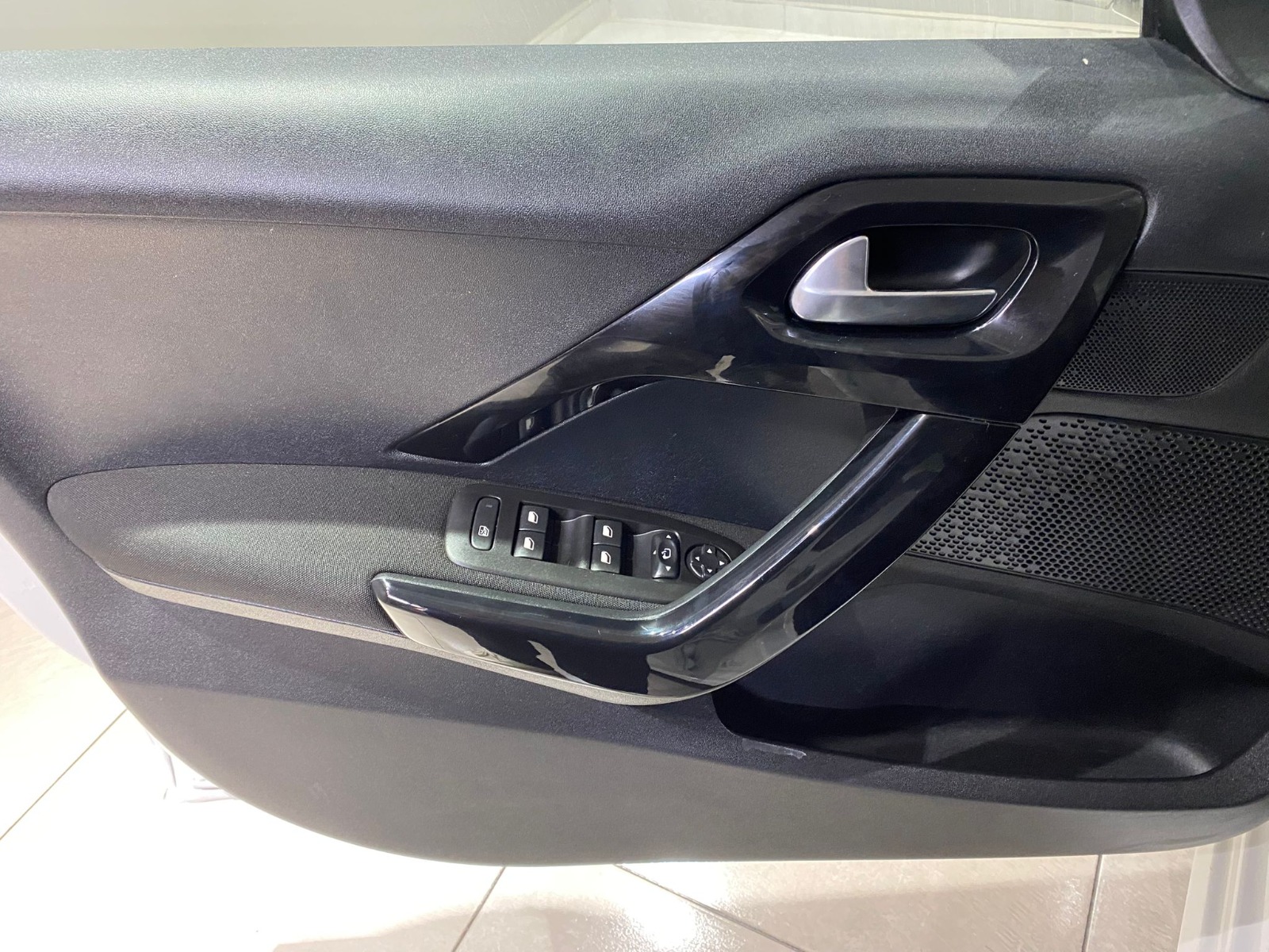 2017 Benzin Otomatik Peugeot 208 Beyaz Gürel Tasarım Aksesuar Otomotiv San. Tic. Ltd. Şti.