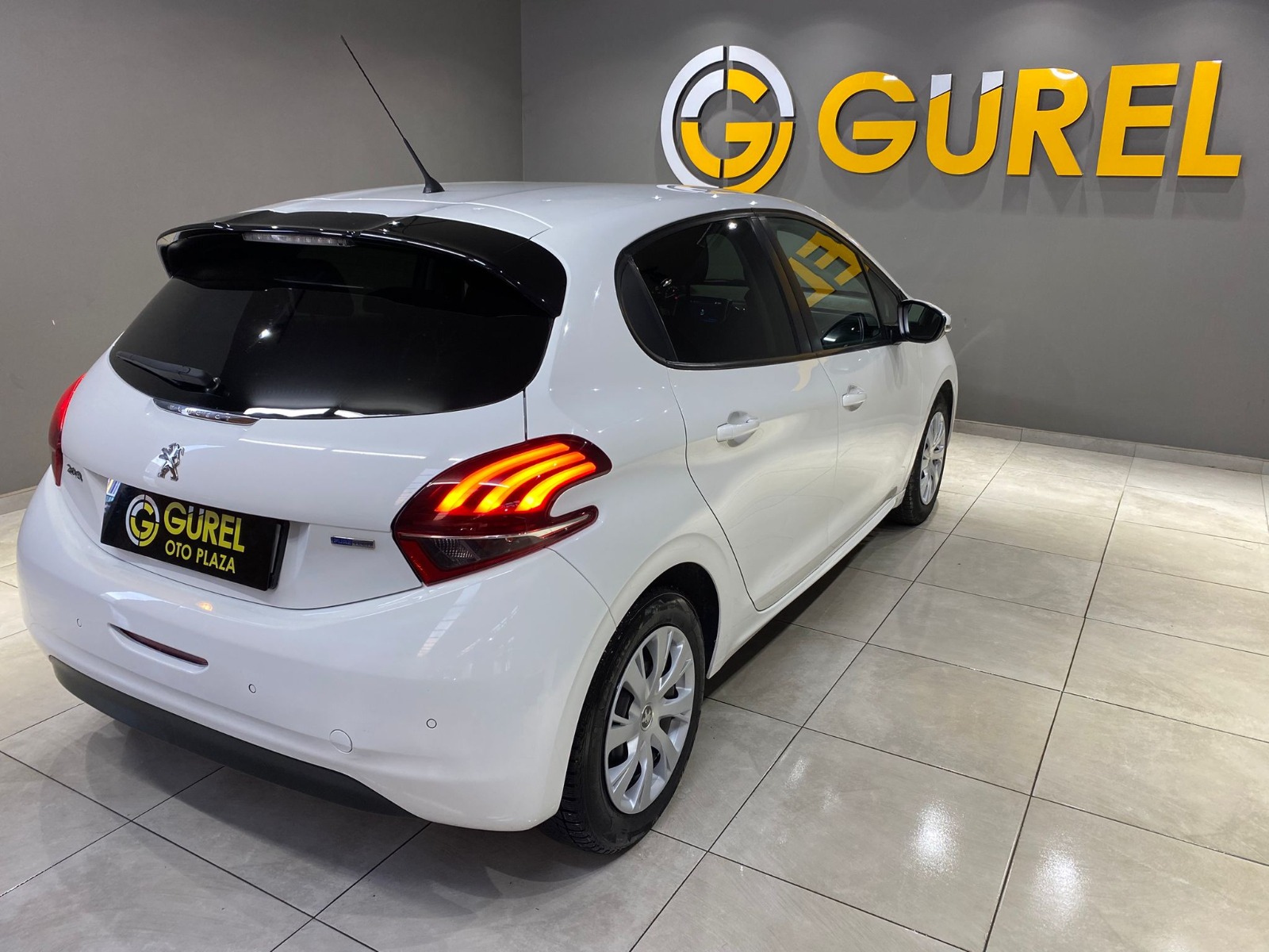 2017 Benzin Otomatik Peugeot 208 Beyaz Gürel Tasarım Aksesuar Otomotiv San. Tic. Ltd. Şti.