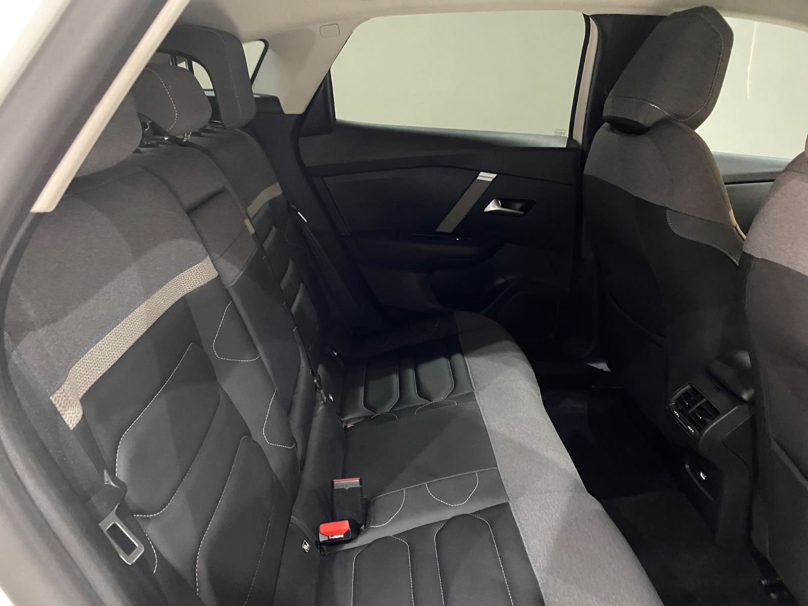 2023 Benzin Otomatik Citroen C4 Beyaz Gürel Tasarım Aksesuar Otomotiv San. Tic. Ltd. Şti.