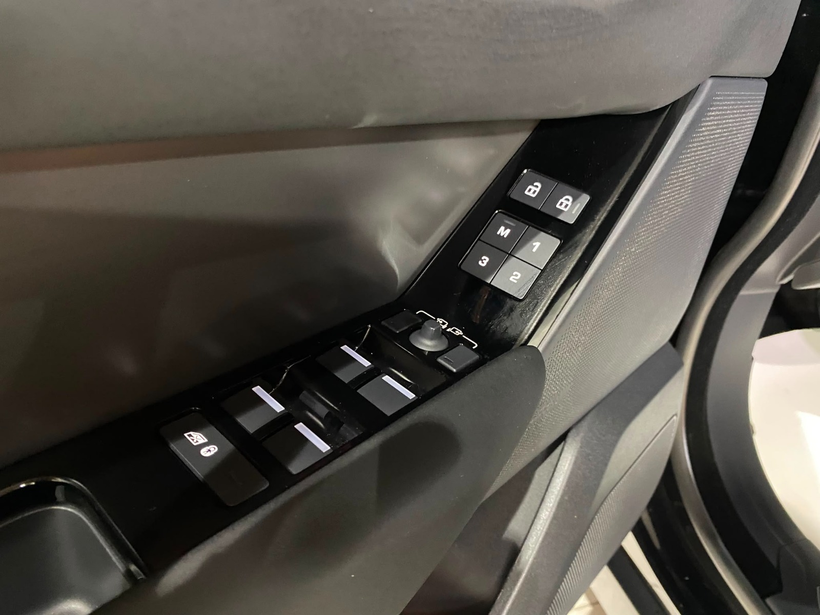 2024 Dizel Otomatik Land Rover Range Rover Velar Siyah Gürel Tasarım Aksesuar Otomotiv San. Tic. Ltd. Şti.