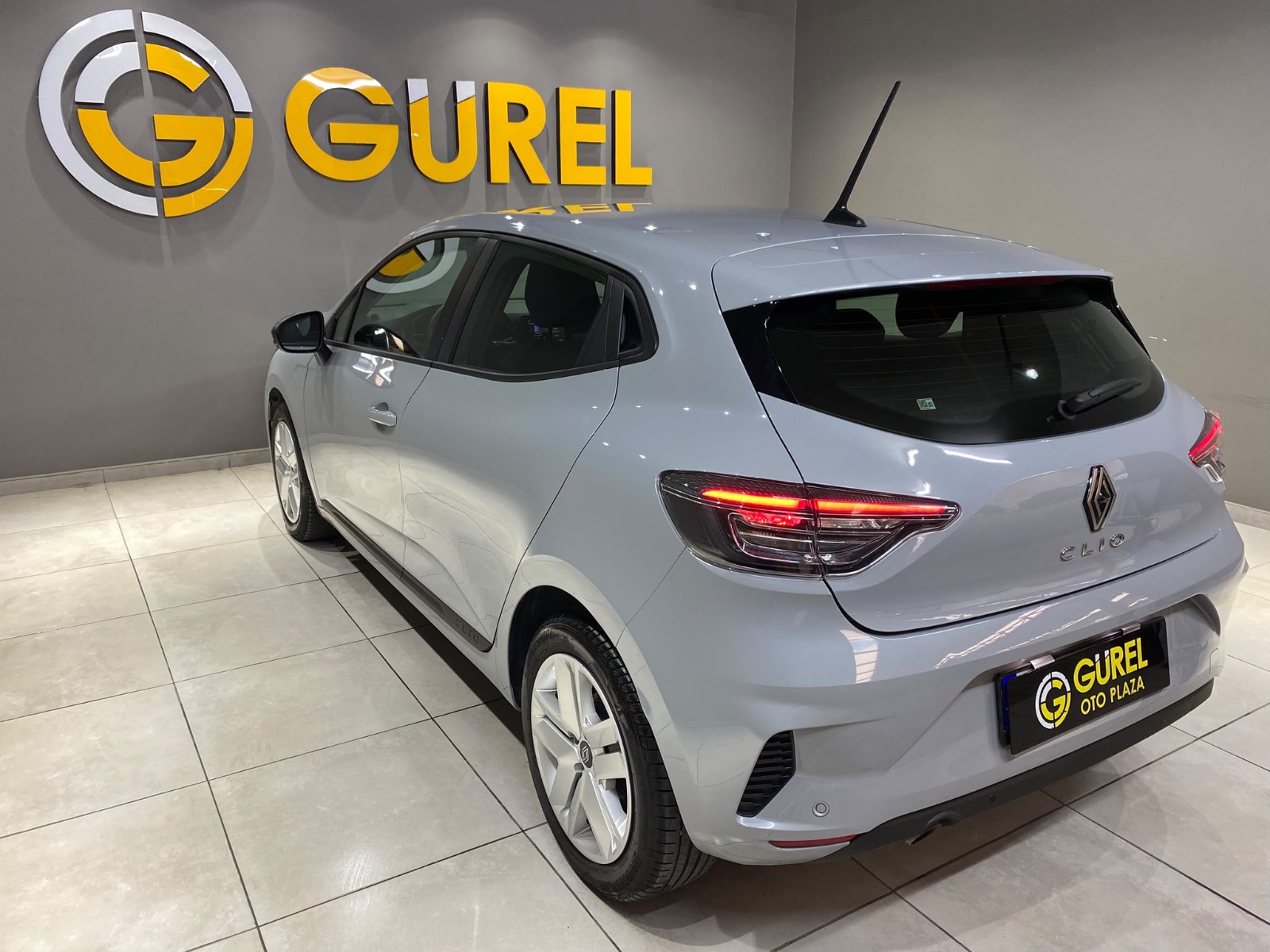 2026 Benzin Otomatik Renault Clio Gri Gürel Tasarım Aksesuar Otomotiv San. Tic. Ltd. Şti.