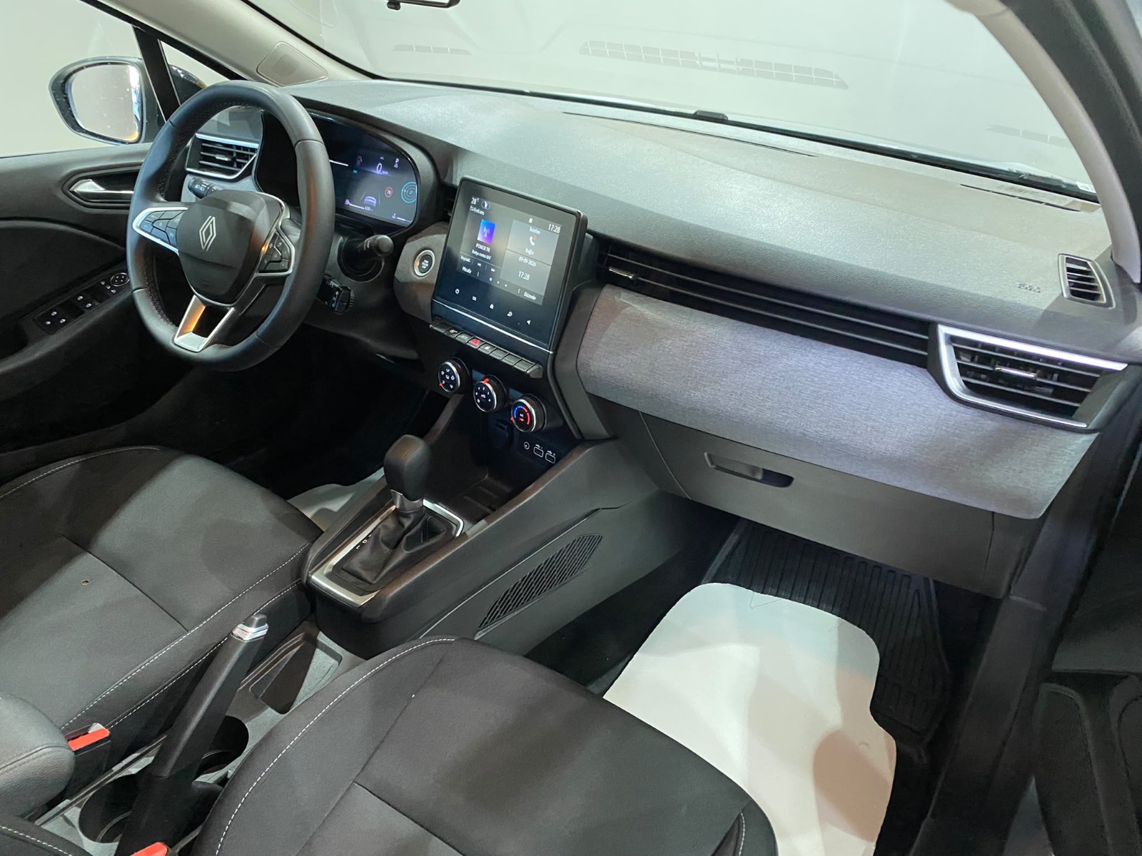 2026 Benzin Otomatik Renault Clio Gri Gürel Tasarım Aksesuar Otomotiv San. Tic. Ltd. Şti.