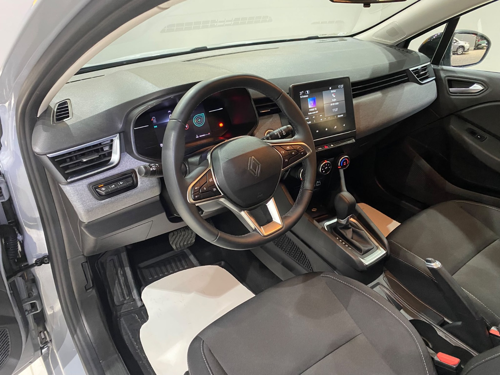2026 Benzin Otomatik Renault Clio Gri Gürel Tasarım Aksesuar Otomotiv San. Tic. Ltd. Şti.