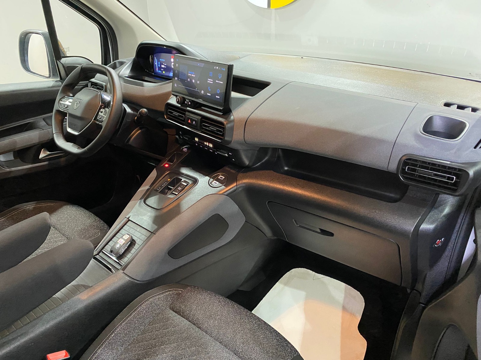2025 Dizel Otomatik Peugeot Rifter Beyaz Gürel Tasarım Aksesuar Otomotiv San. Tic. Ltd. Şti.