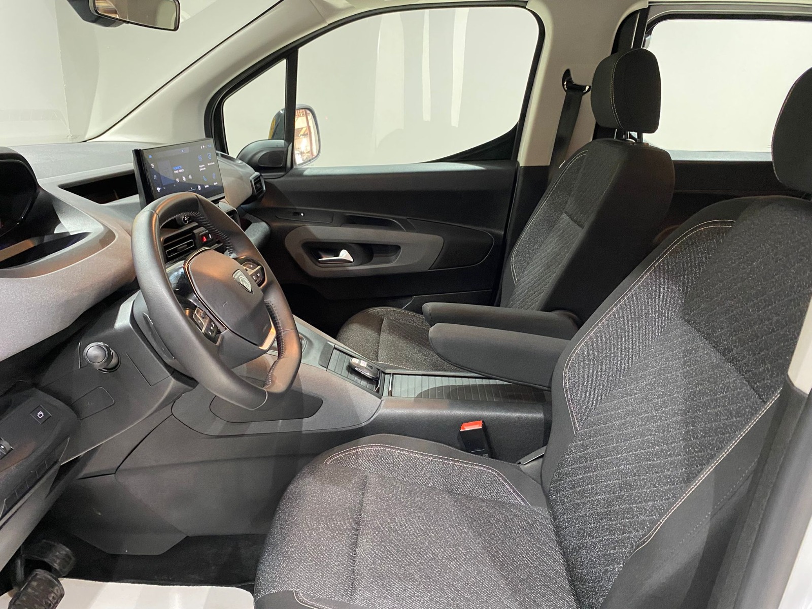 2025 Dizel Otomatik Peugeot Rifter Beyaz Gürel Tasarım Aksesuar Otomotiv San. Tic. Ltd. Şti.