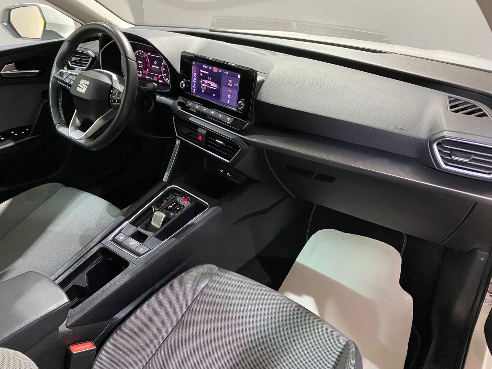 2024 MHEV Otomatik Seat Leon Beyaz Gürel Tasarım Aksesuar Otomotiv San. Tic. Ltd. Şti.