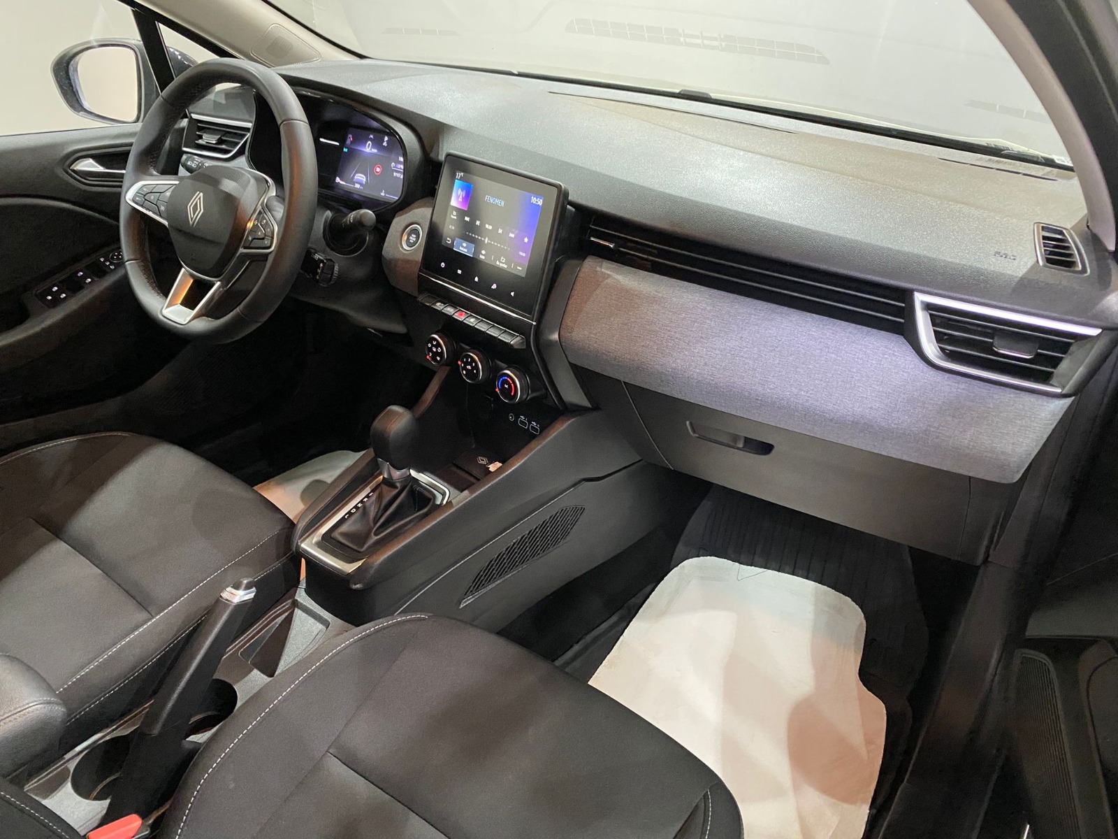 2025 Benzin Otomatik Renault Clio Gri Gürel Tasarım Aksesuar Otomotiv San. Tic. Ltd. Şti.