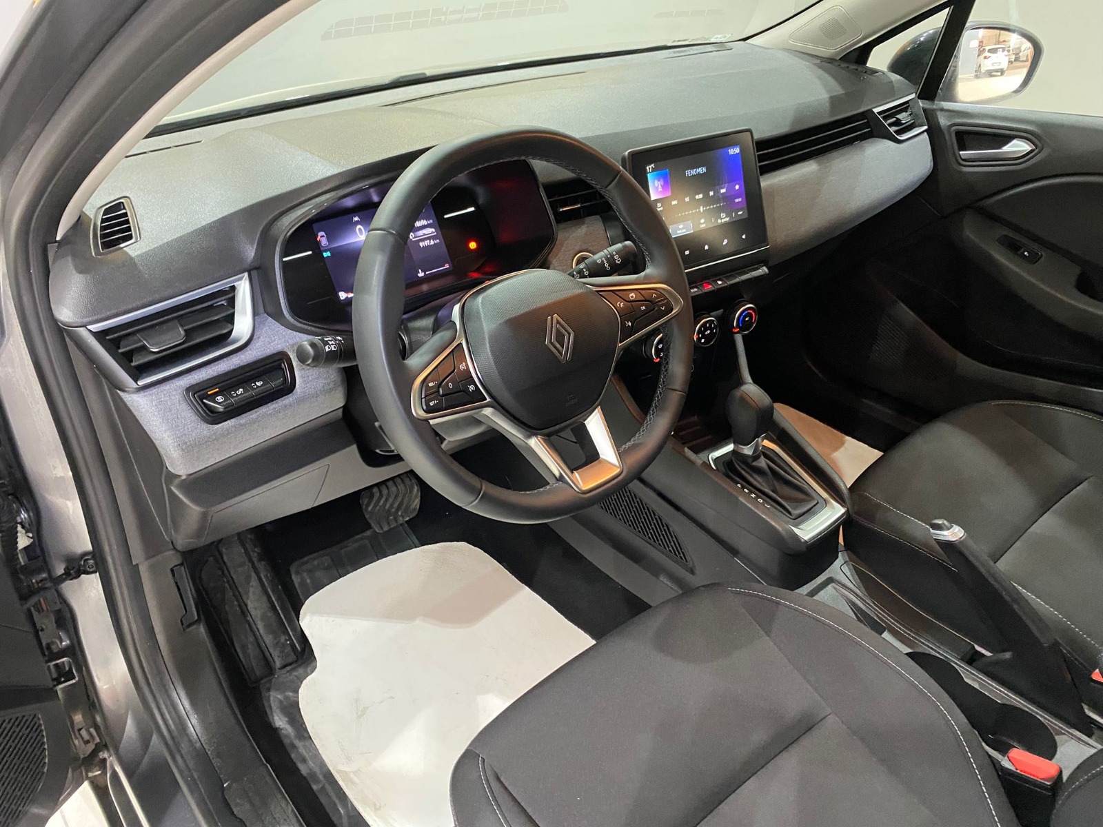 2025 Benzin Otomatik Renault Clio Gri Gürel Tasarım Aksesuar Otomotiv San. Tic. Ltd. Şti.