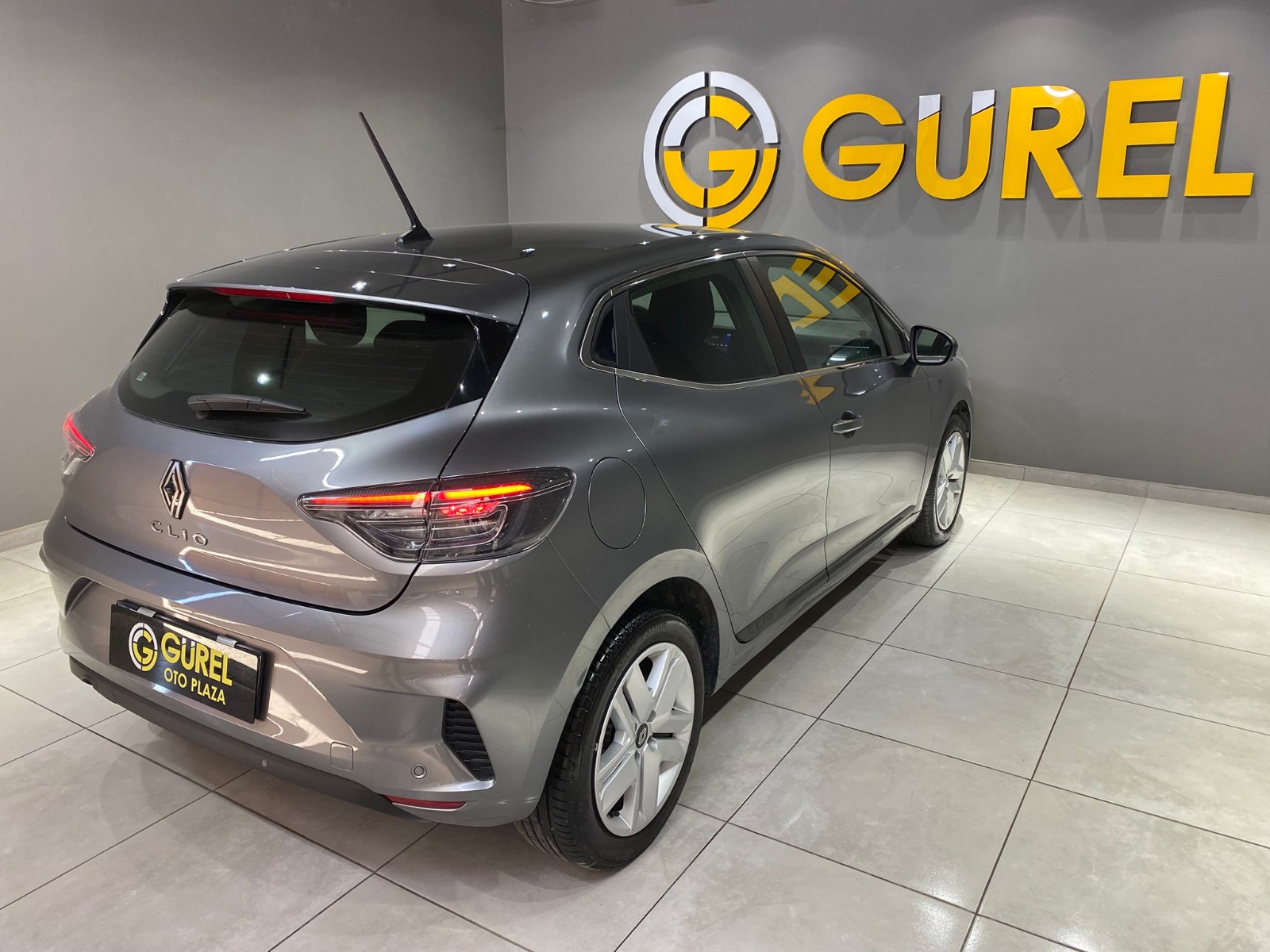 2025 Benzin Otomatik Renault Clio Gri Gürel Tasarım Aksesuar Otomotiv San. Tic. Ltd. Şti.