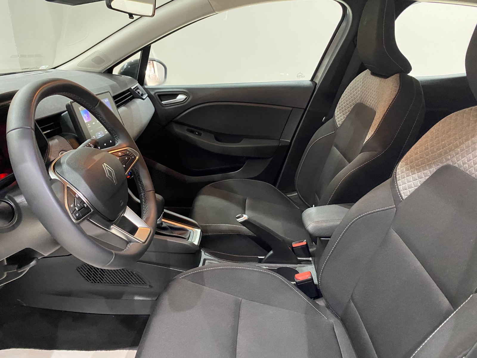 2025 Benzin Otomatik Renault Clio Gri Gürel Tasarım Aksesuar Otomotiv San. Tic. Ltd. Şti.