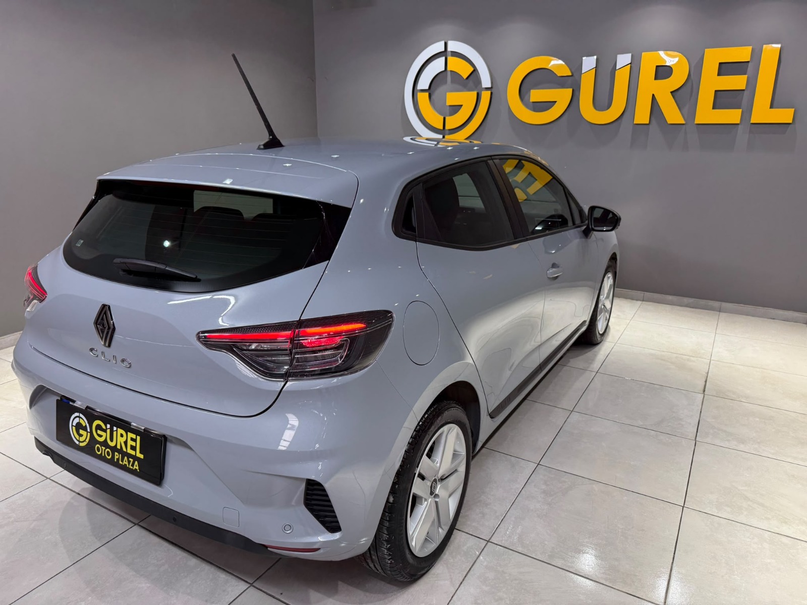 2026 Benzin Otomatik Renault Clio Gri Gürel Tasarım Aksesuar Otomotiv San. Tic. Ltd. Şti.