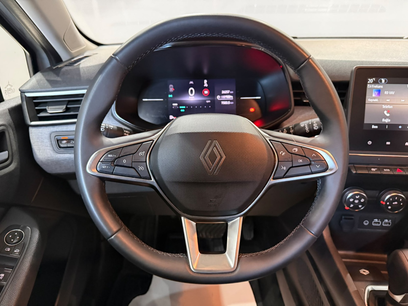 2026 Benzin Otomatik Renault Clio Gri Gürel Tasarım Aksesuar Otomotiv San. Tic. Ltd. Şti.