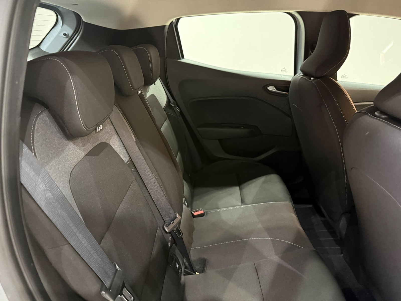 2026 Benzin Otomatik Renault Clio Gri Gürel Tasarım Aksesuar Otomotiv San. Tic. Ltd. Şti.