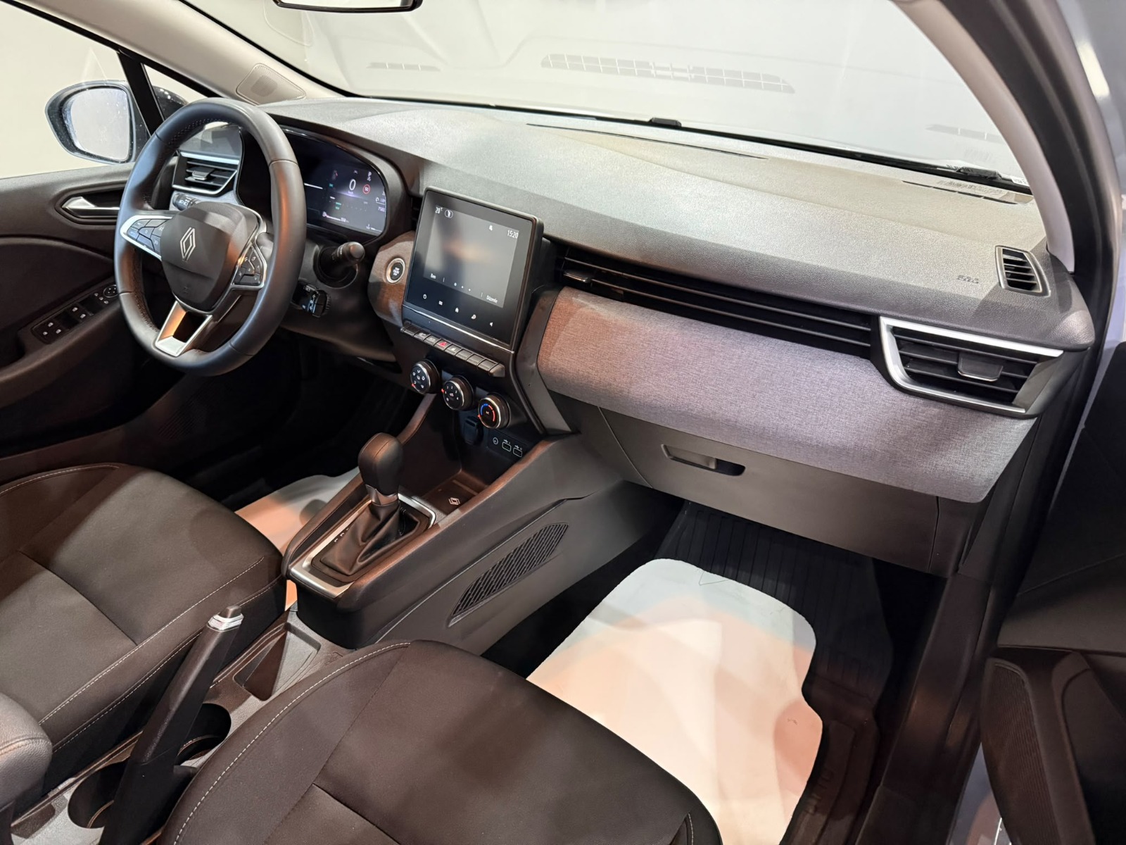 2026 Benzin Otomatik Renault Clio Gri Gürel Tasarım Aksesuar Otomotiv San. Tic. Ltd. Şti.