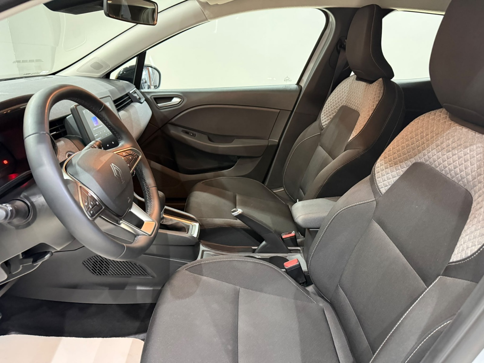 2026 Benzin Otomatik Renault Clio Gri Gürel Tasarım Aksesuar Otomotiv San. Tic. Ltd. Şti.