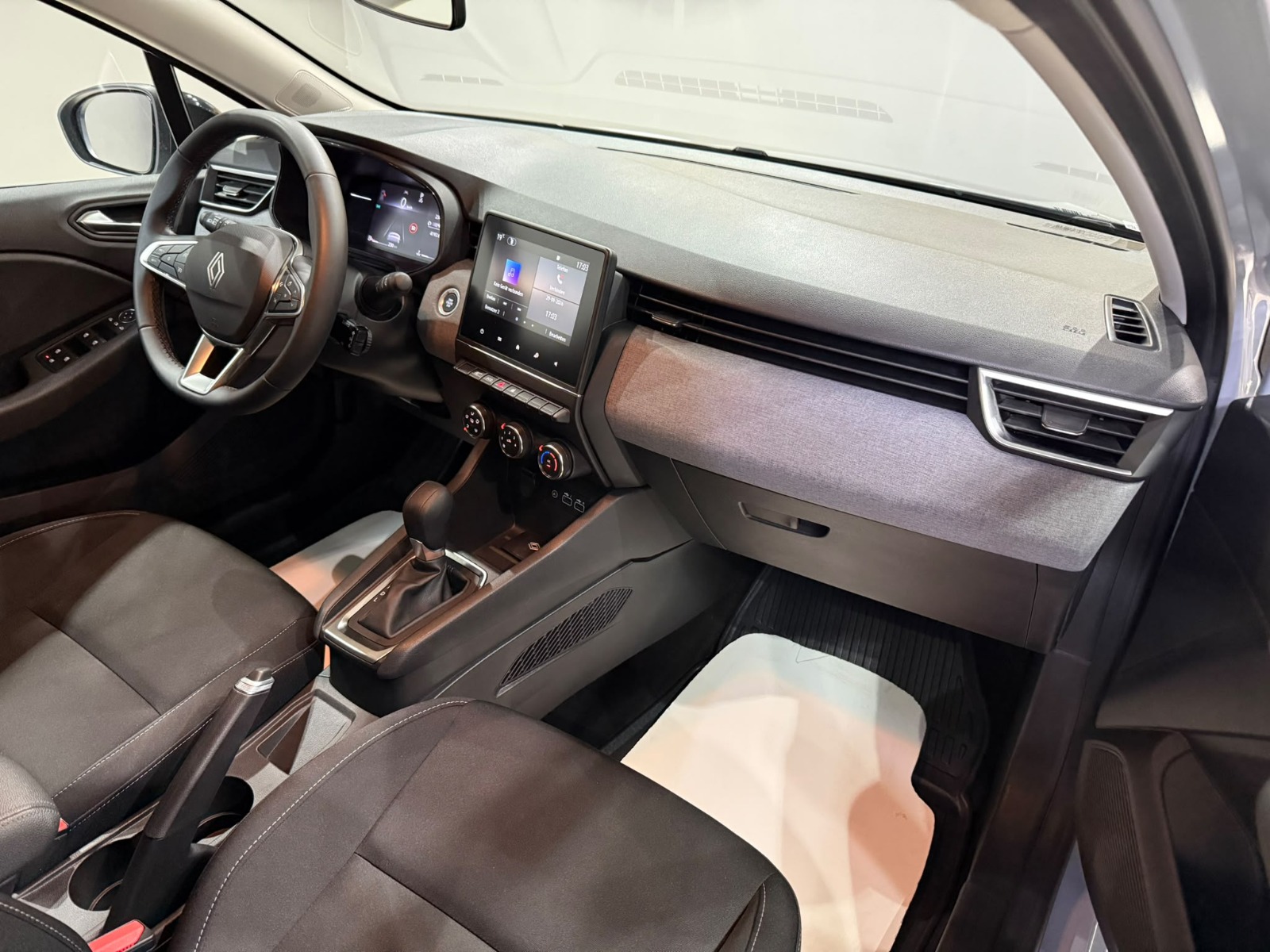 2026 Benzin Otomatik Renault Clio Gri Gürel Tasarım Aksesuar Otomotiv San. Tic. Ltd. Şti.