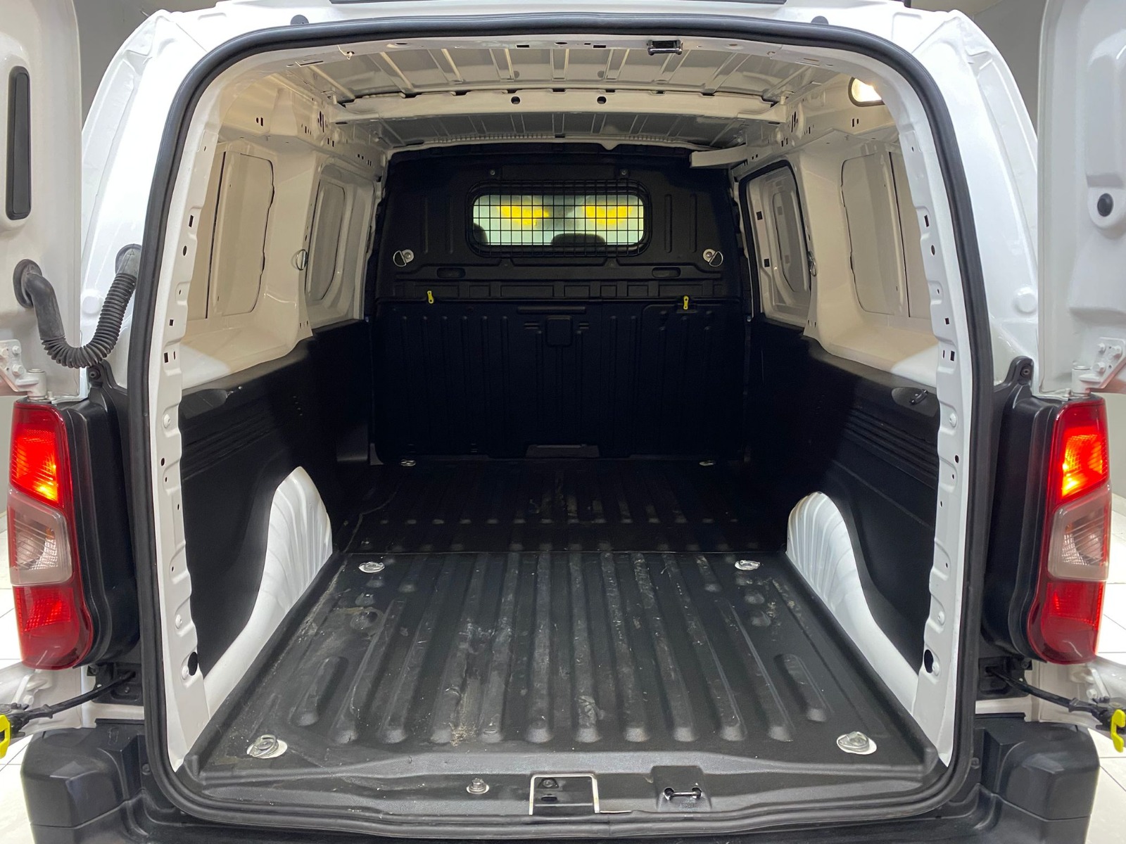 2020 Dizel Manuel Citroen Berlingo Beyaz Gürel Tasarım Aksesuar Otomotiv San. Tic. Ltd. Şti.