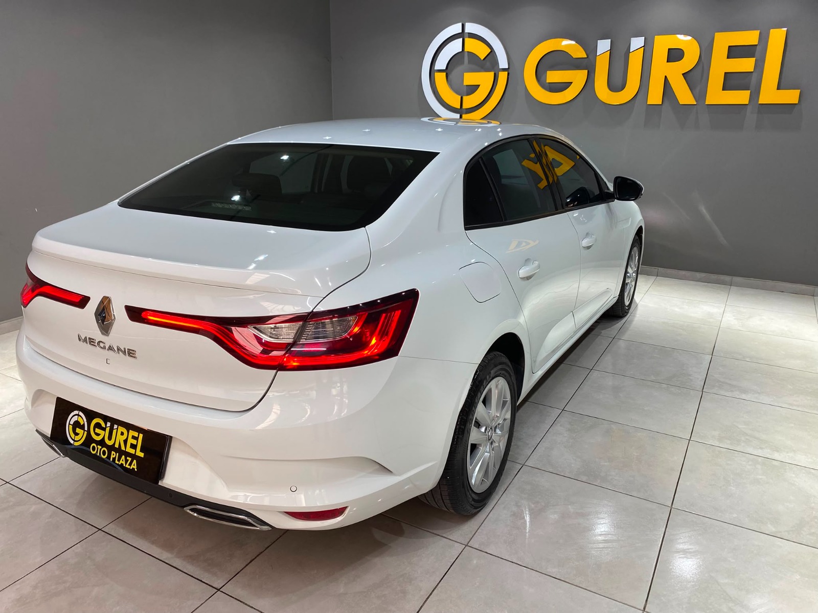 2024 Benzin Otomatik Renault Megane Beyaz Gürel Tasarım Aksesuar Otomotiv San. Tic. Ltd. Şti.