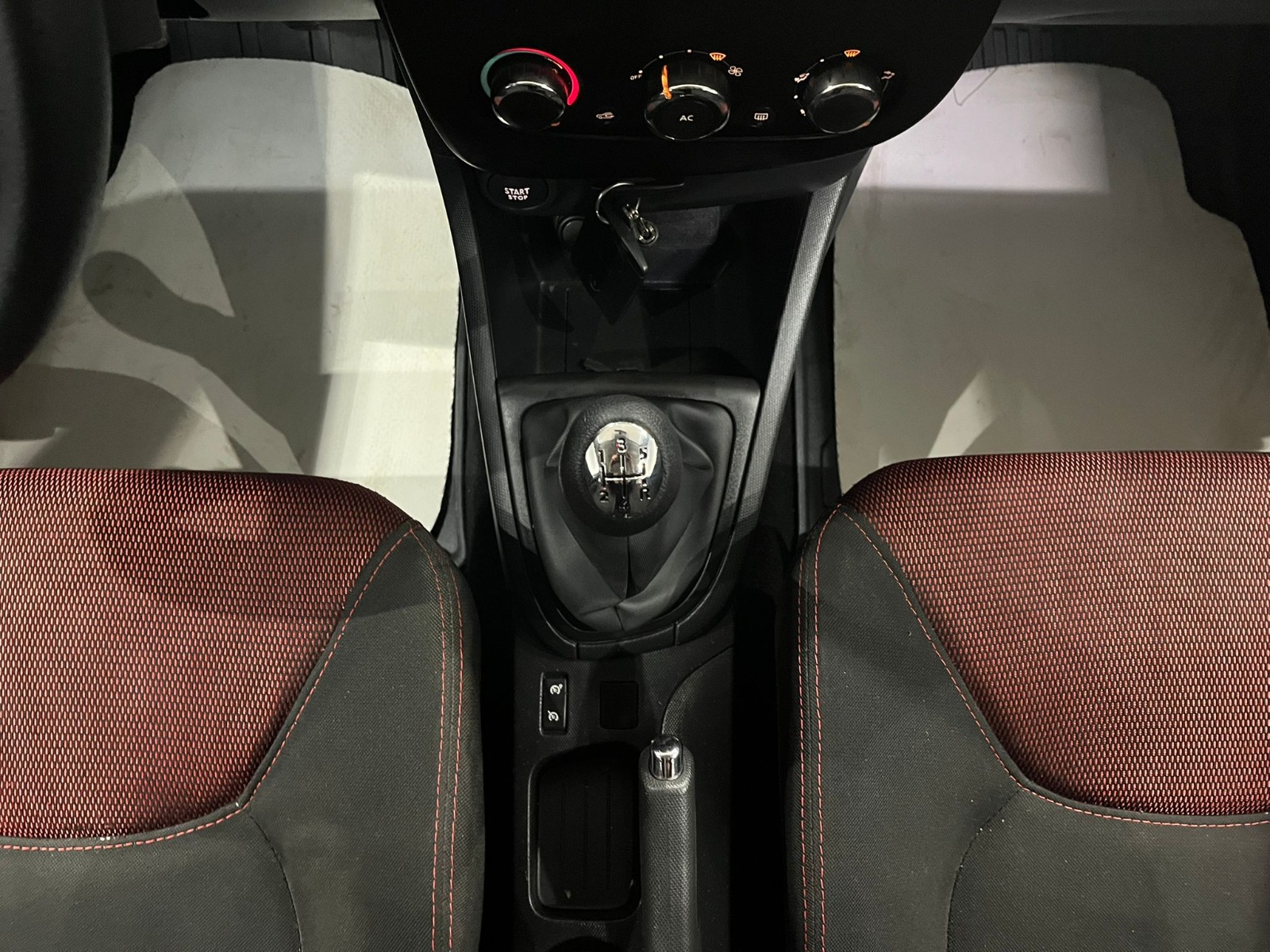 2013 Benzin Manuel Renault Clio Beyaz Gürel Tasarım Aksesuar Otomotiv San. Tic. Ltd. Şti.