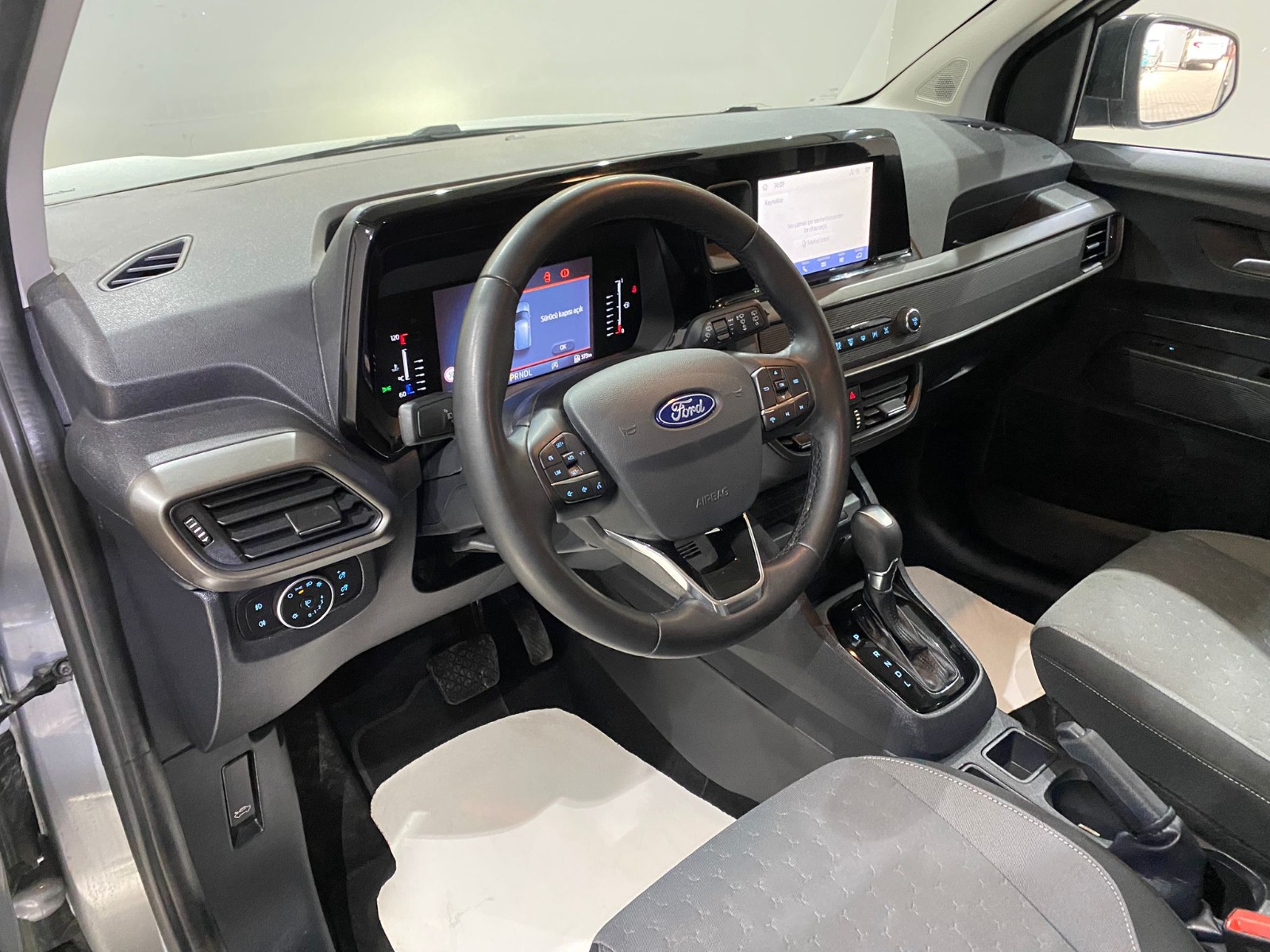 2025 Benzin Otomatik Ford Tourneo Courier Gri Gürel Tasarım Aksesuar Otomotiv San. Tic. Ltd. Şti.