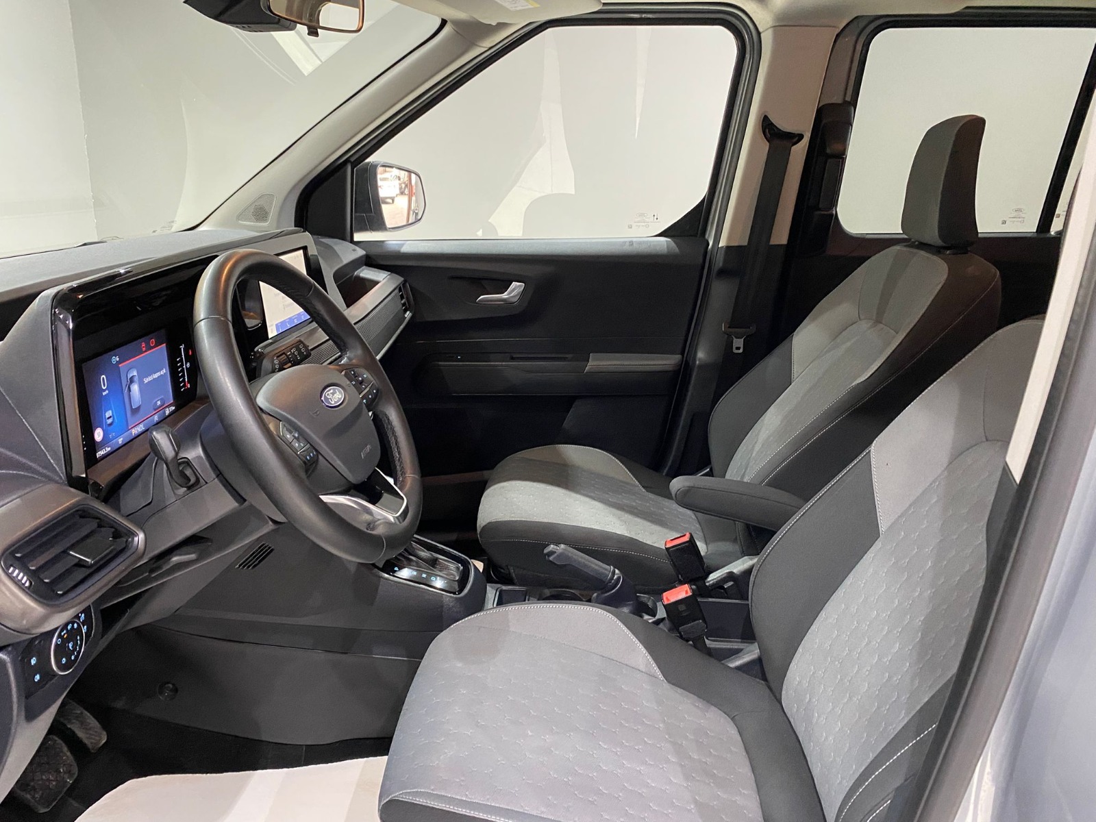 2025 Benzin Otomatik Ford Tourneo Courier Gri Gürel Tasarım Aksesuar Otomotiv San. Tic. Ltd. Şti.