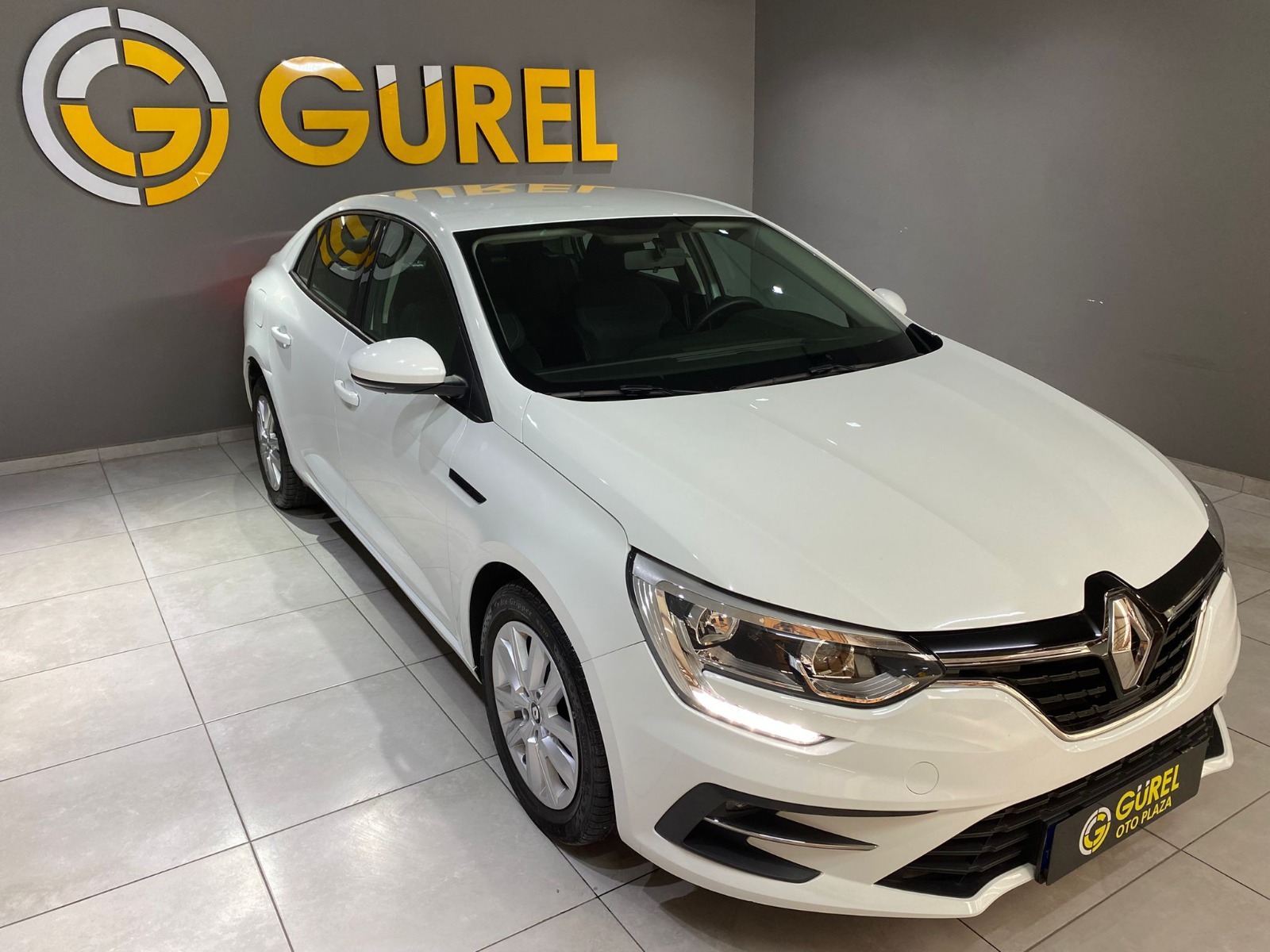 2022 Benzin Otomatik Renault Megane Beyaz Gürel Tasarım Aksesuar Otomotiv San. Tic. Ltd. Şti.