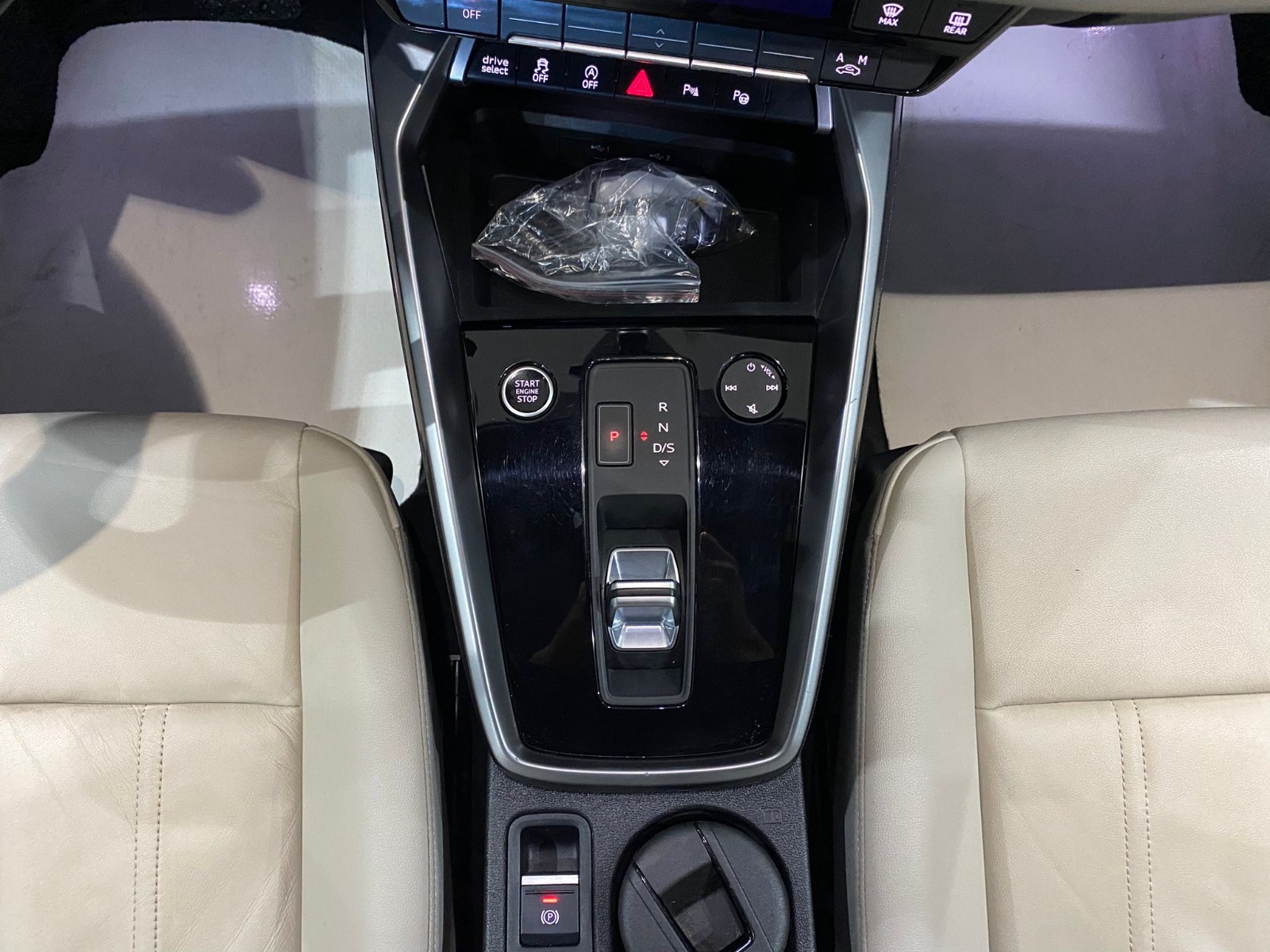 2022 MHEV Otomatik Audi A3 Siyah Gürel Tasarım Aksesuar Otomotiv San. Tic. Ltd. Şti.