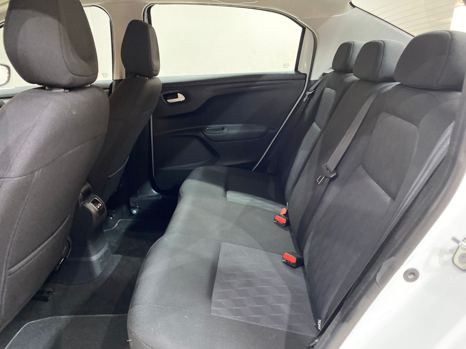 TaksitliOto.Net | 2.El Citroen C-Elysee Sedan 1.5 BlueHDI Feel | Manuel & Dizel | Beyaz | İzmir.2el 2022 Dizel Manuel Citroen C-Elysee Beyaz Gürel Tasarım Aksesuar Otomotiv San. Tic. Ltd. Şti.