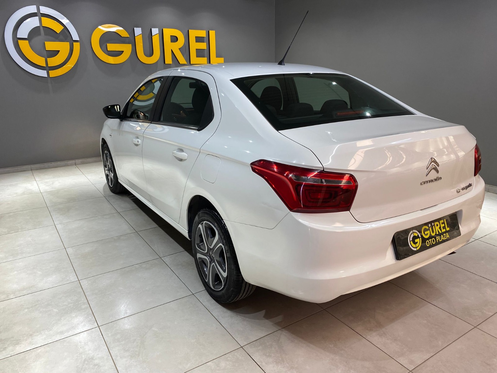 TaksitliOto.Net | 2.El Citroen C-Elysee Sedan 1.5 BlueHDI Feel | Manuel & Dizel | Beyaz | İzmir.2el 2022 Dizel Manuel Citroen C-Elysee Beyaz Gürel Tasarım Aksesuar Otomotiv San. Tic. Ltd. Şti.