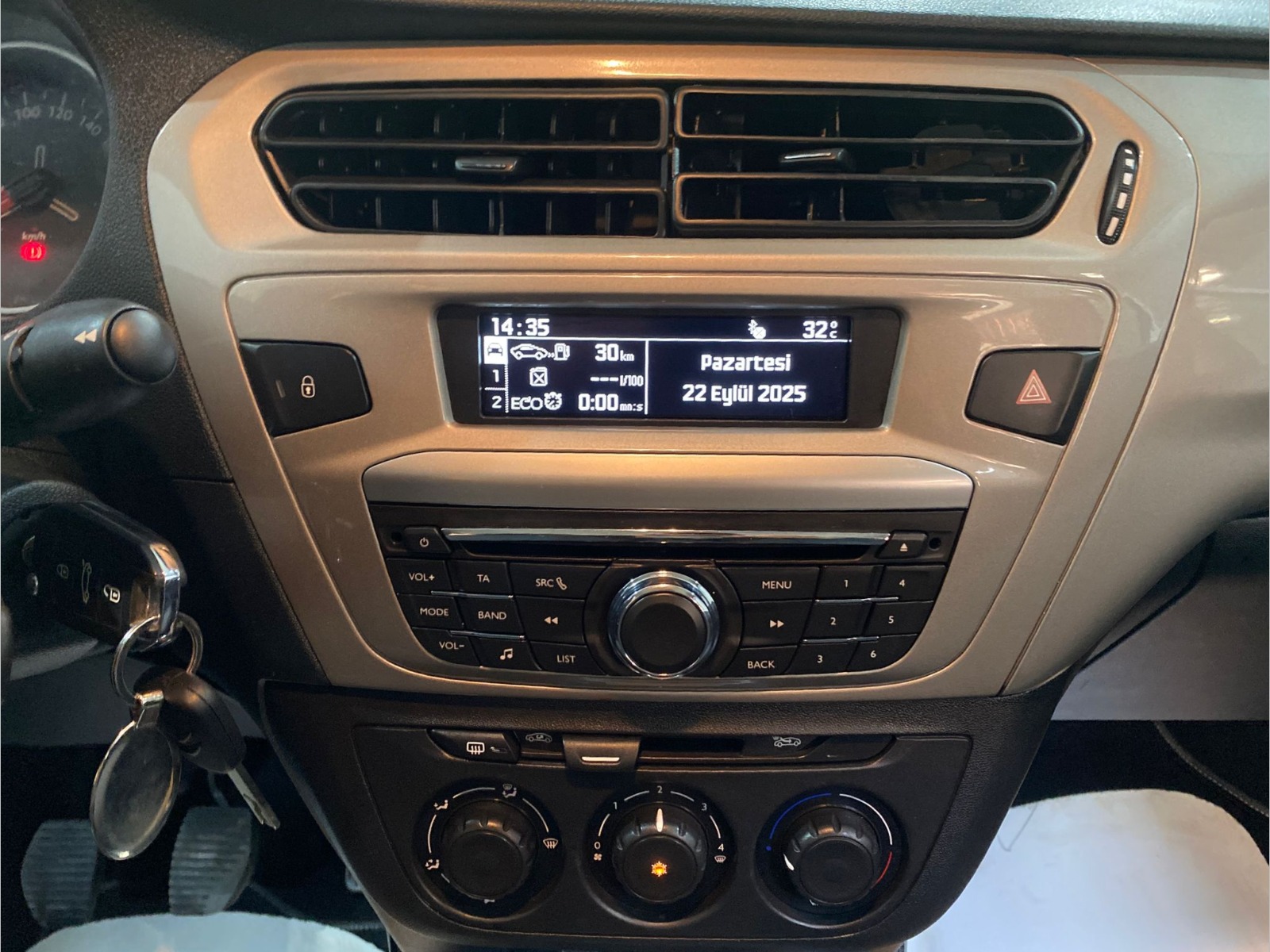 TaksitliOto.Net | 2.El Citroen C-Elysee Sedan 1.5 BlueHDI Feel | Manuel & Dizel | Beyaz | İzmir.2el 2022 Dizel Manuel Citroen C-Elysee Beyaz Gürel Tasarım Aksesuar Otomotiv San. Tic. Ltd. Şti.