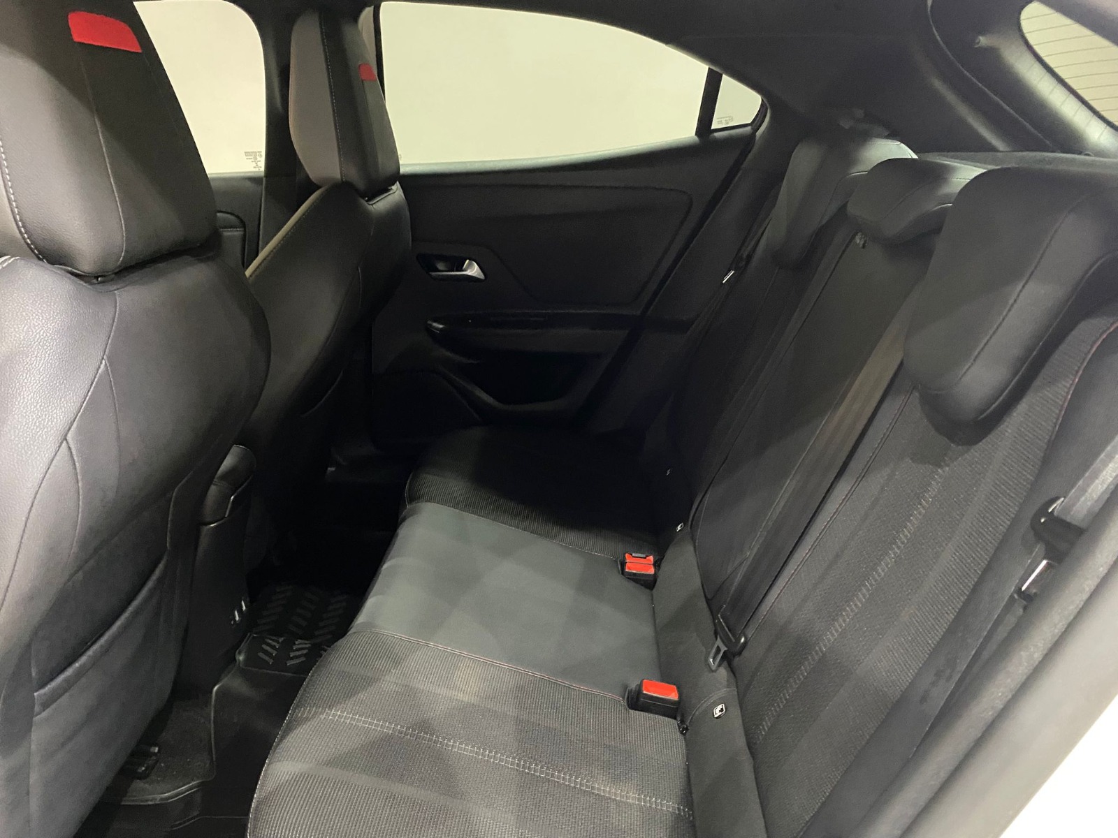 2023 Benzin Otomatik Opel Mokka Beyaz Gürel Tasarım Aksesuar Otomotiv San. Tic. Ltd. Şti.