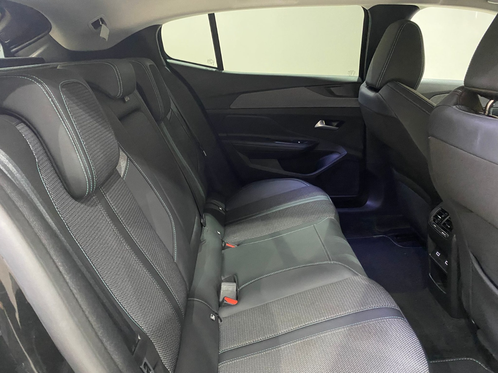 2024 Benzin Otomatik Peugeot 408 Siyah Gürel Tasarım Aksesuar Otomotiv San. Tic. Ltd. Şti.